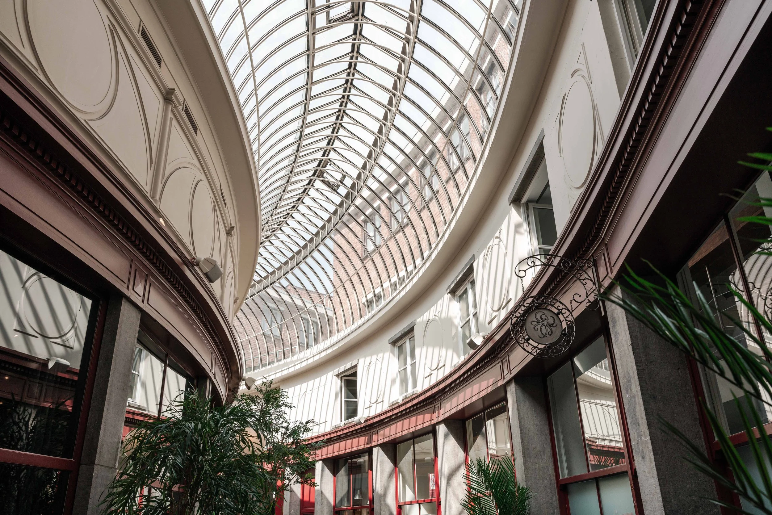 Ooit was de Bortiergalerij in Brussel een boekenmekka, nu lokt ze hongerige toeristen