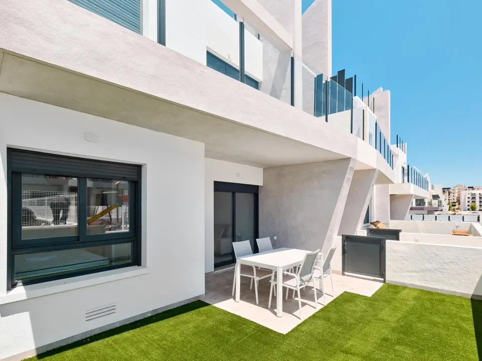 Exclusive south-facing ground-floor apartment