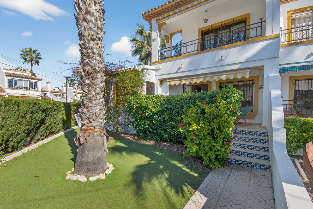 Ground floor apartment with private garden