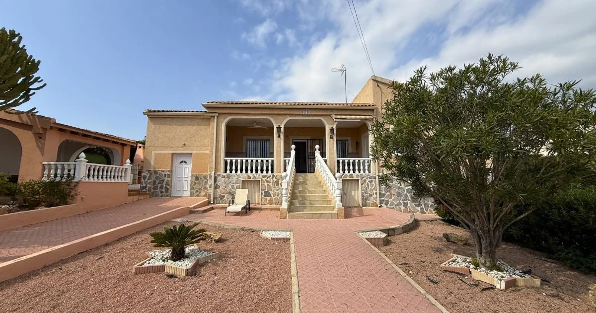 South-Facing Renovated Villa with Large Plot in Ciudad Quesada