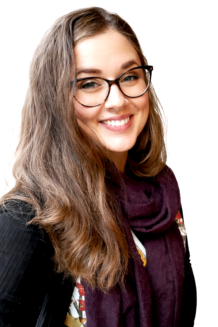 A picture of Noomi. She has glasses and brown, wavy hair and is smiling.