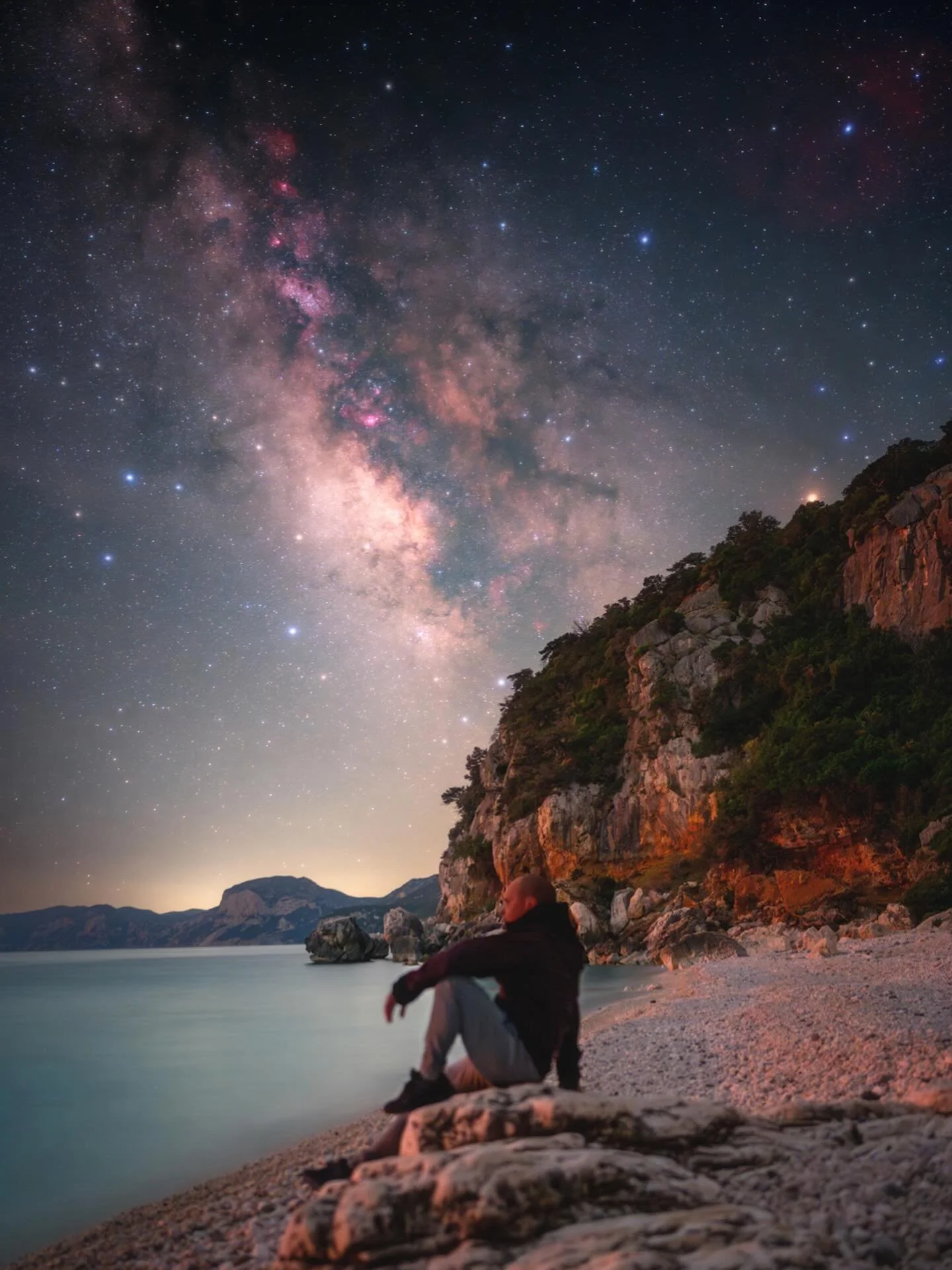 Moonlight Over a Sardinian Beach ✨

We spent the night on a quiet beach in Sardinia, sleeping under a sky full of stars. The gentle sound of the sea and the rhythm of the waves stayed with us throughout the night. Above us, the Milky Way stretched ac