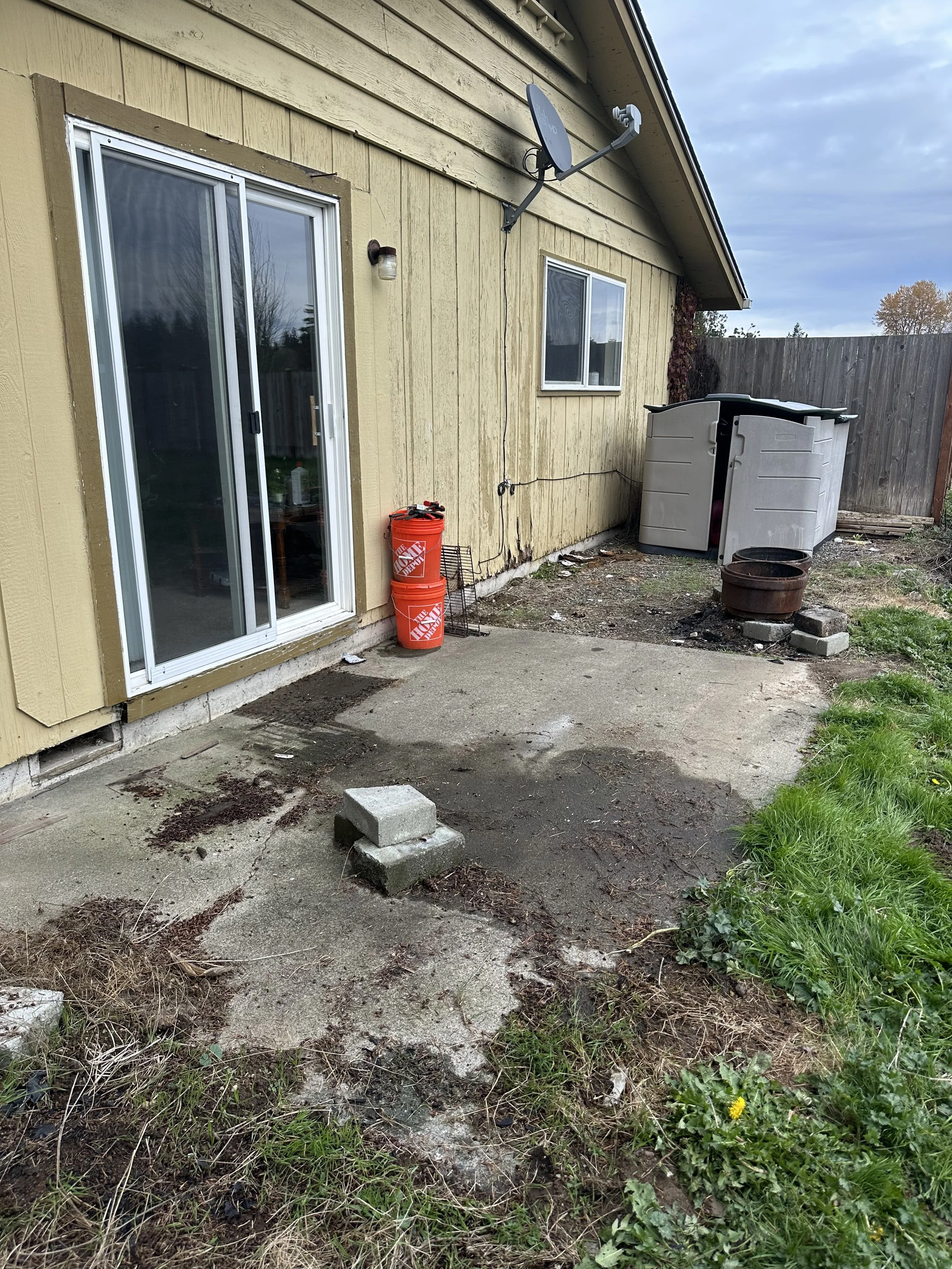 Yard area cleaned and ready for the homeowner to move out and prepare for the next place.