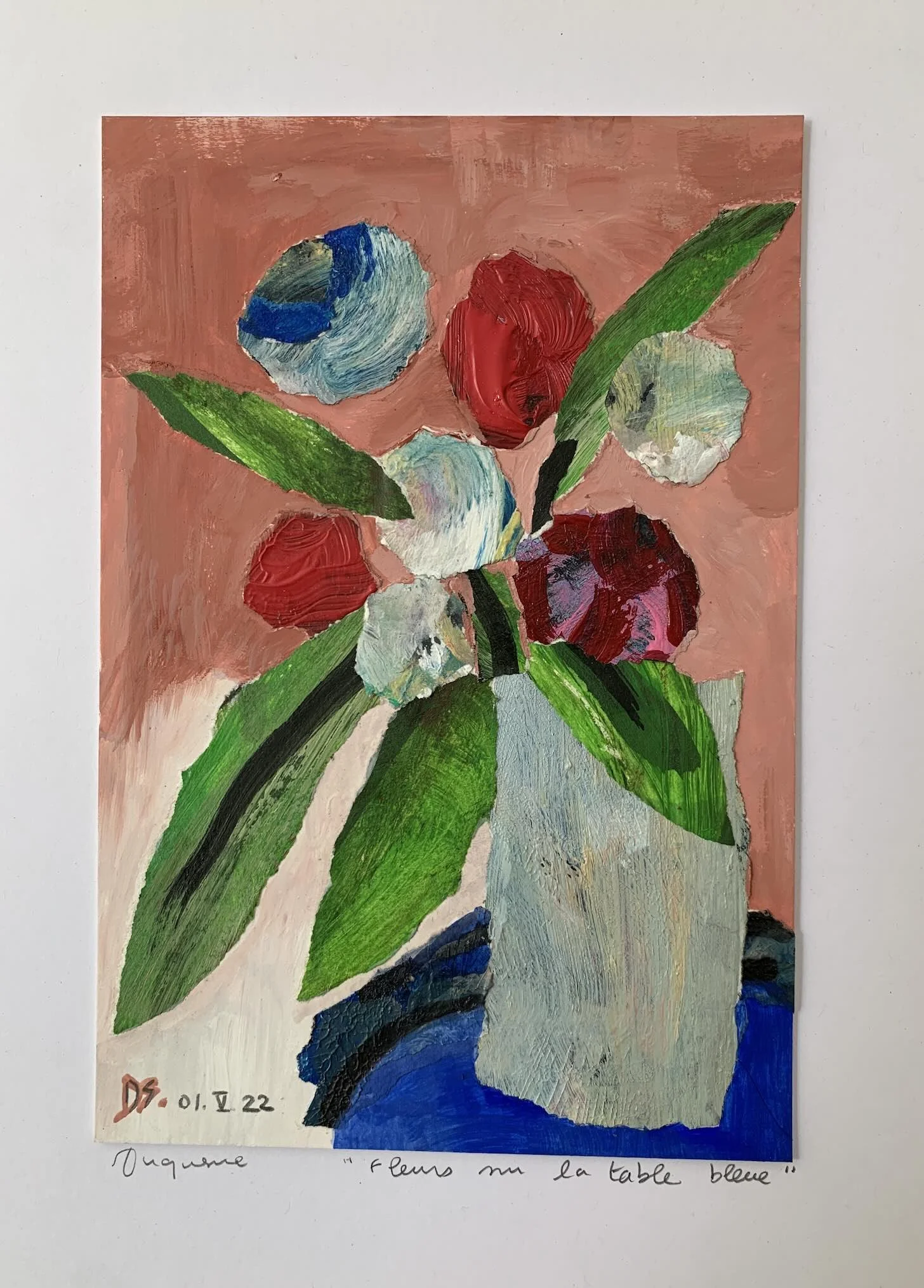Fleurs sur la table bleue