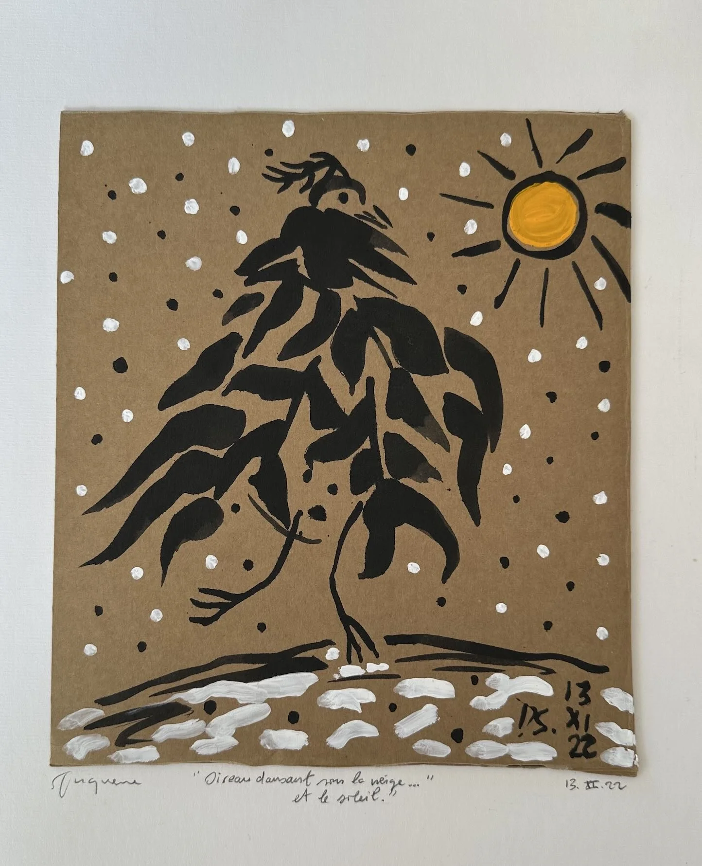 Oiseau dansant sous la neige et le soleil