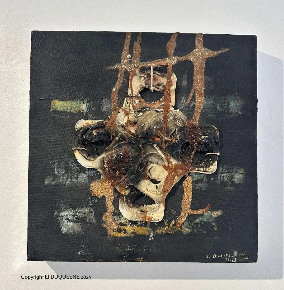 "Amalgame I" 
Collage et ficelage sur toile plastiques fondus
30 x 30 cm
Prix: 400 €
Chassis 3D