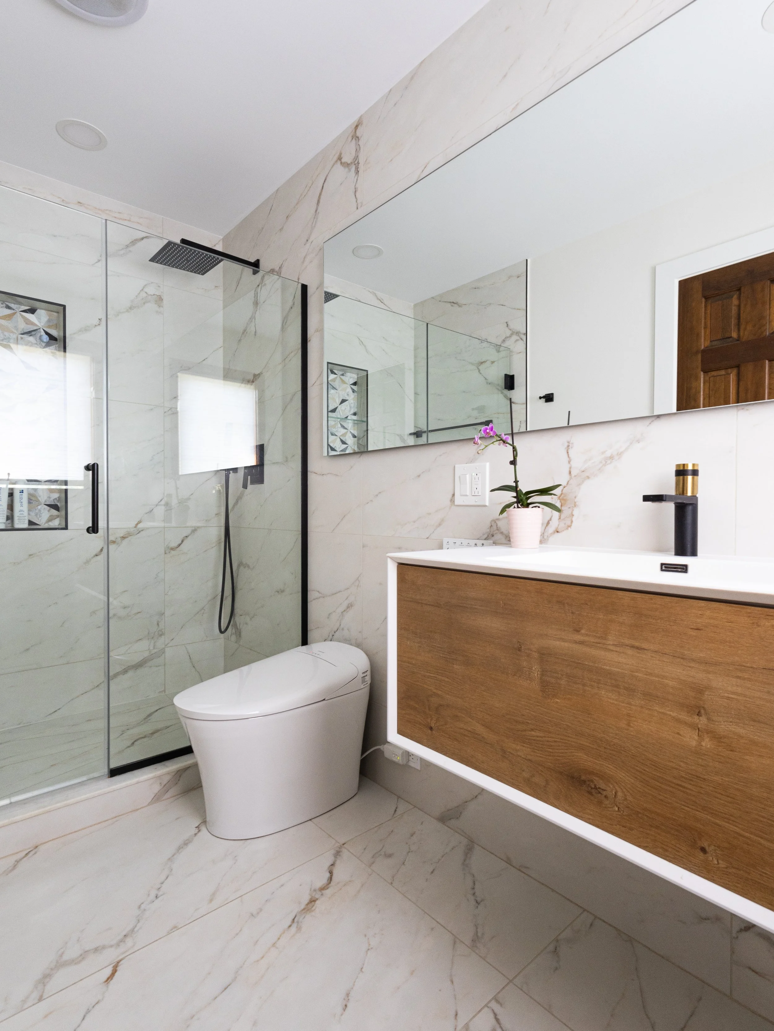 modern bathroom with a floating vanity