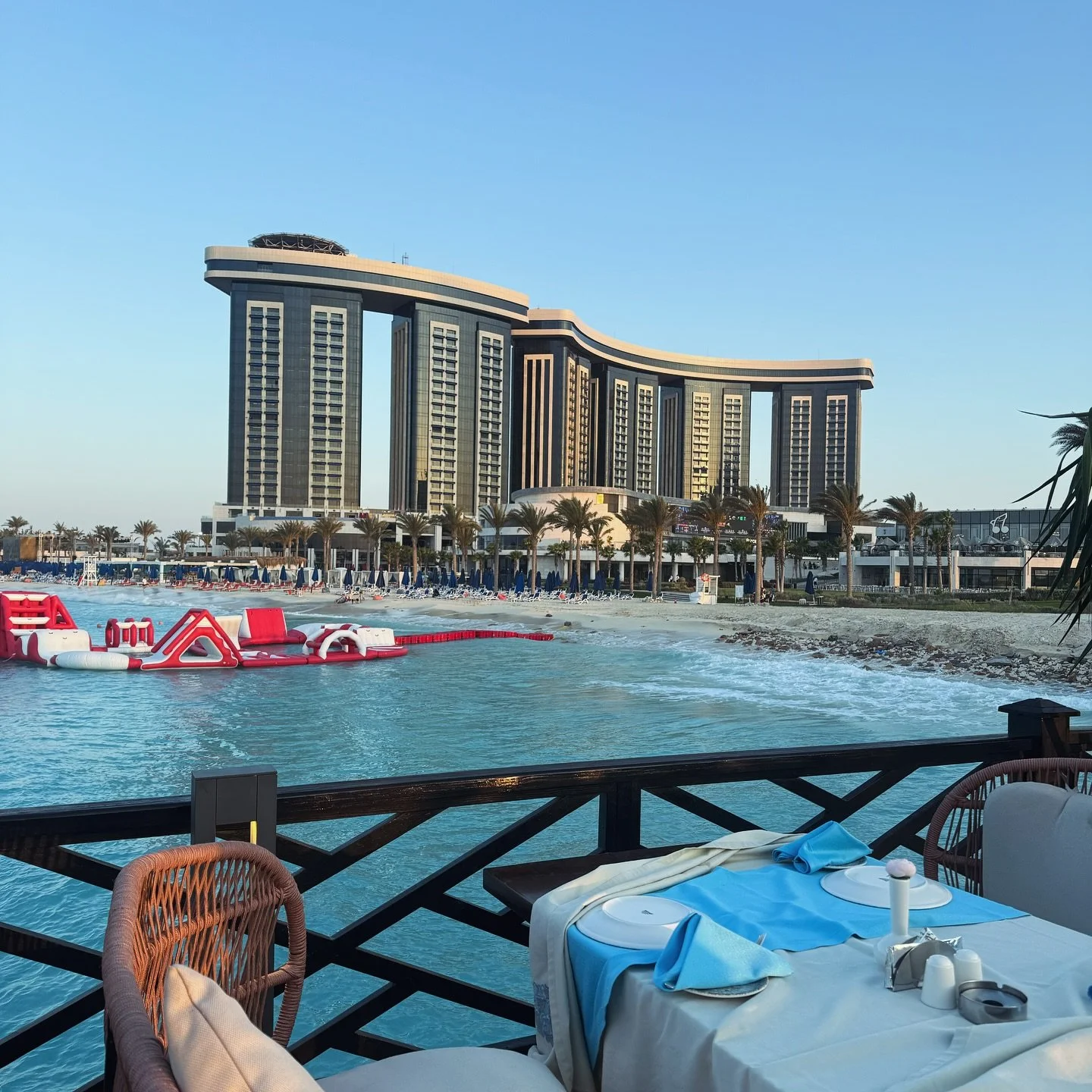 De ce aleg turiștii Rixos Premium Alamein? C&acirc;nd un client caută un sejur &icirc;n Egipt, &icirc;ntrebarea e mereu aceeași: ce face diferența &icirc;ntre un hotel bun și unul memorabil?

Răspunsul &icirc;l găsim des la Rixos Premium Alamein:
Pla