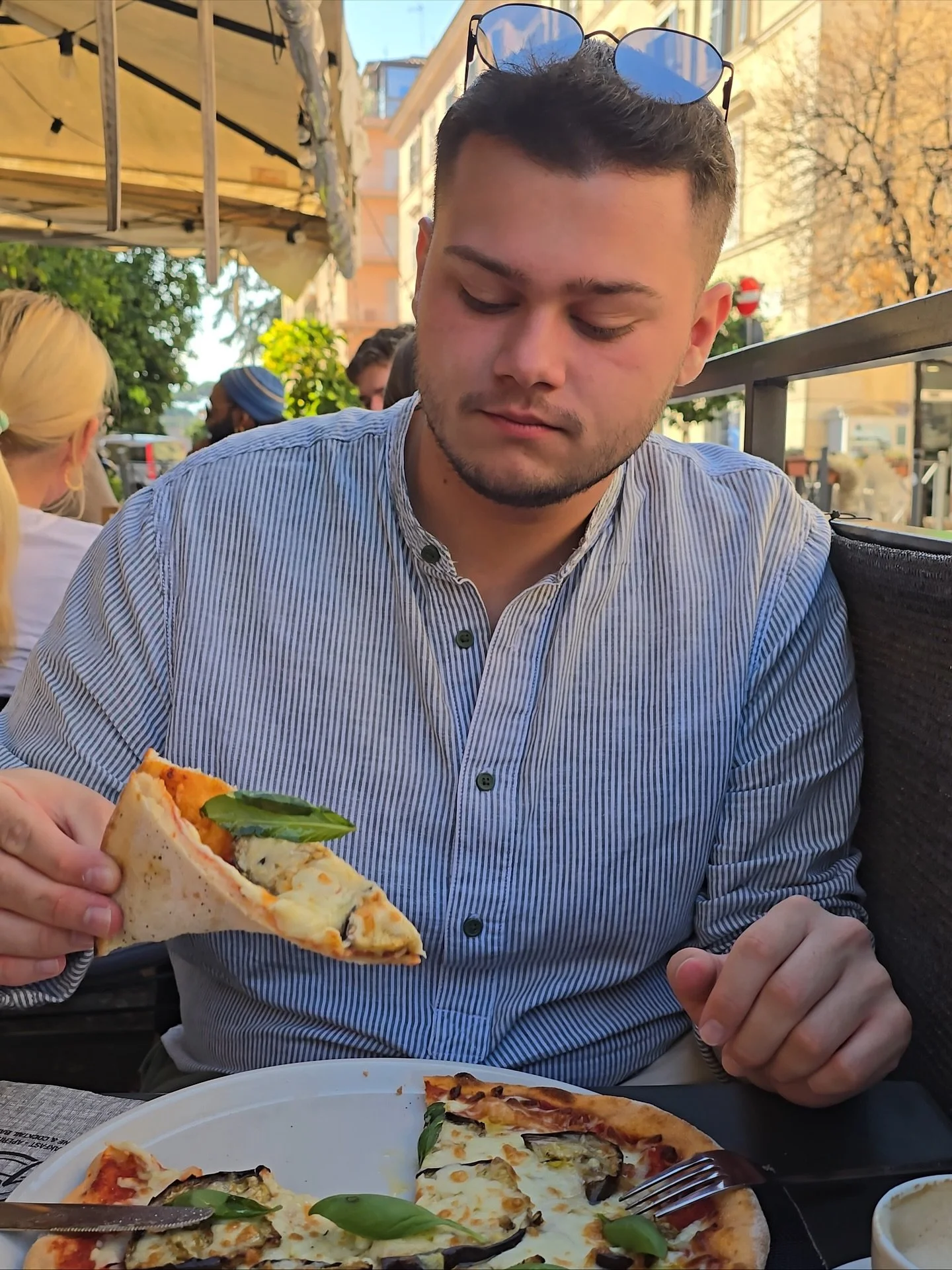 🇮🇹 Roma nu se vizitează, se trăiește. ✨
De la străduțele pline de farmec la cinele lungi cu paste și povești, Bogdan ne poartă printr-o aventură savuroasă &icirc;n inima Italiei. 🍝🍷
Descoperă articolul complet pe blog &mdash; o poveste despre pri