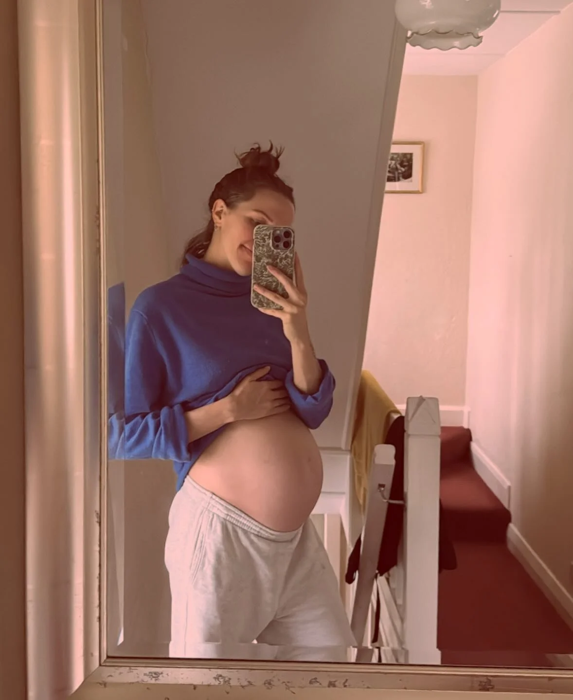 Feeling a little bit festive, a little bit pregnant and a little bit chuffed with my wreath 🎄

(Our tree is a work in progress we have some spaces to fill ❄️)