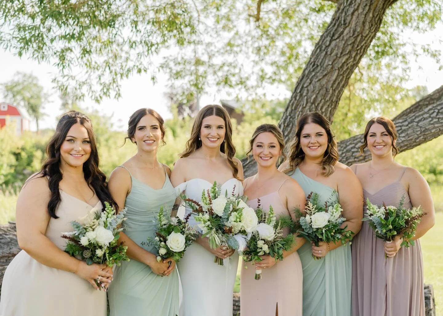 The Murphys 💍🤍

Makeup by @glowwithvicksmua 
Hair by @hairbydeena.yeg and I