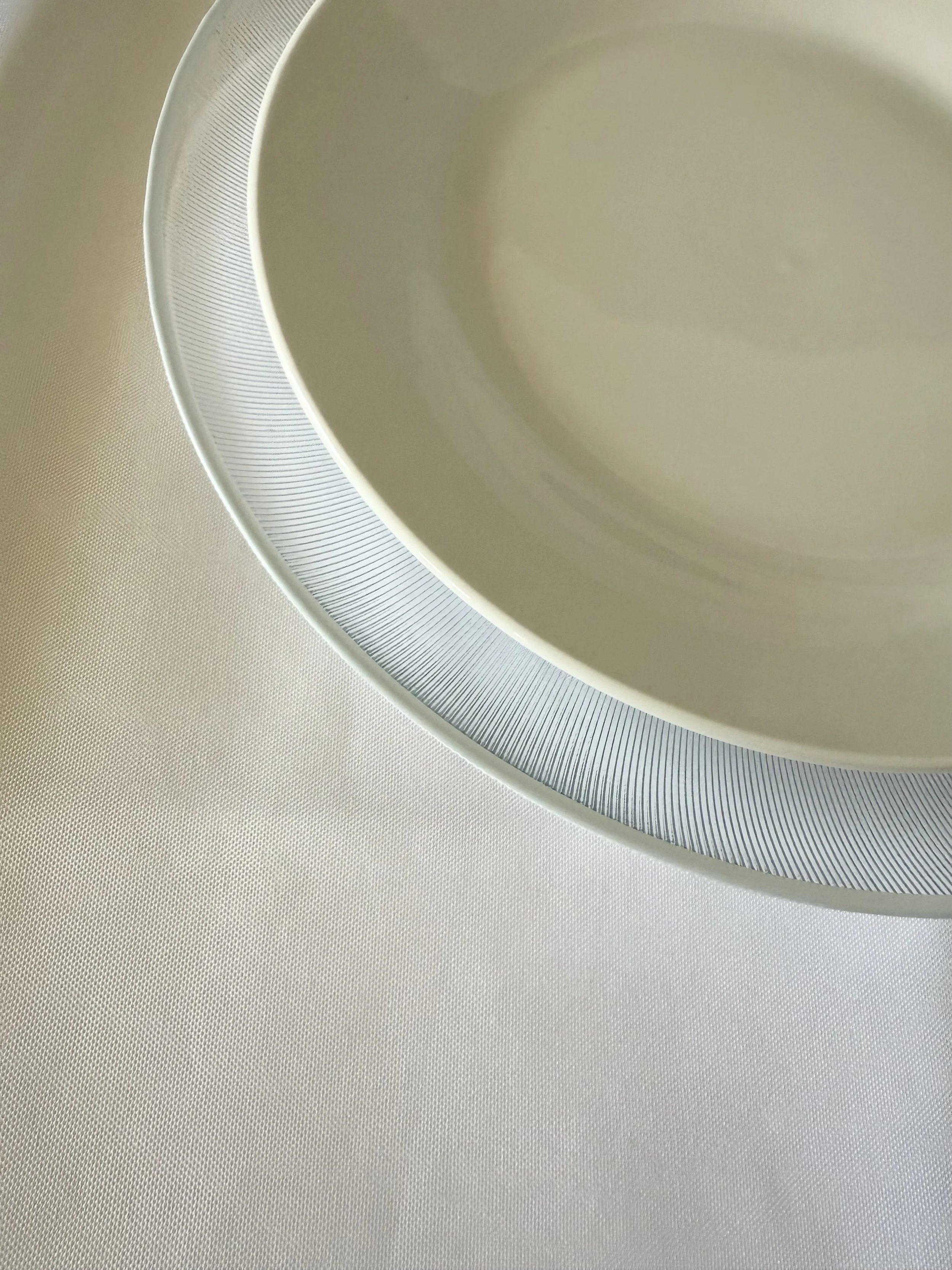 Glass Charger Plate With White Rim