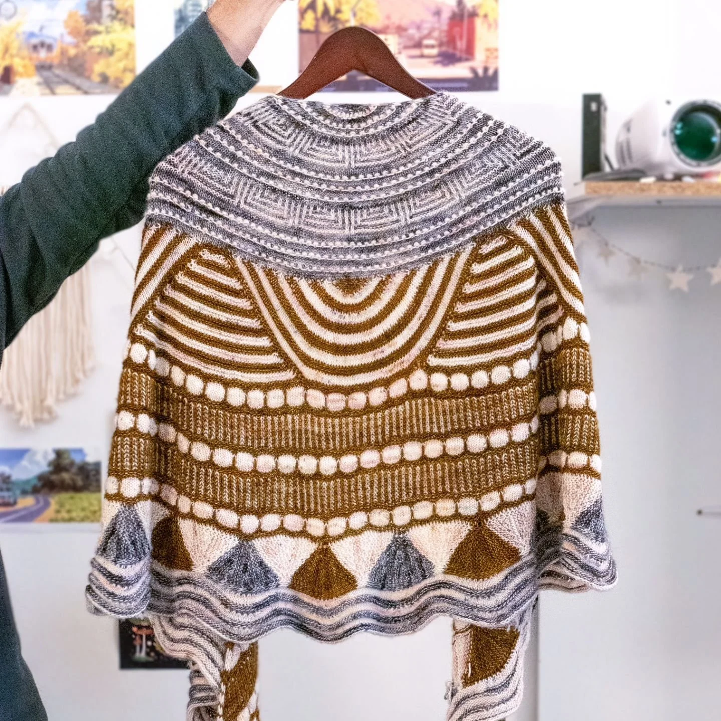 🌀 Go Go Dynamo 🌀

Tellement contente avoir particip&eacute; pour la premi&egrave;re fois &agrave; cet &eacute;v&egrave;nement annuel qu'est le MKAL de @westknits !

J'ai ador&eacute; le mod&egrave;le de cette ann&eacute;e. Mon objectif de m'amuser 