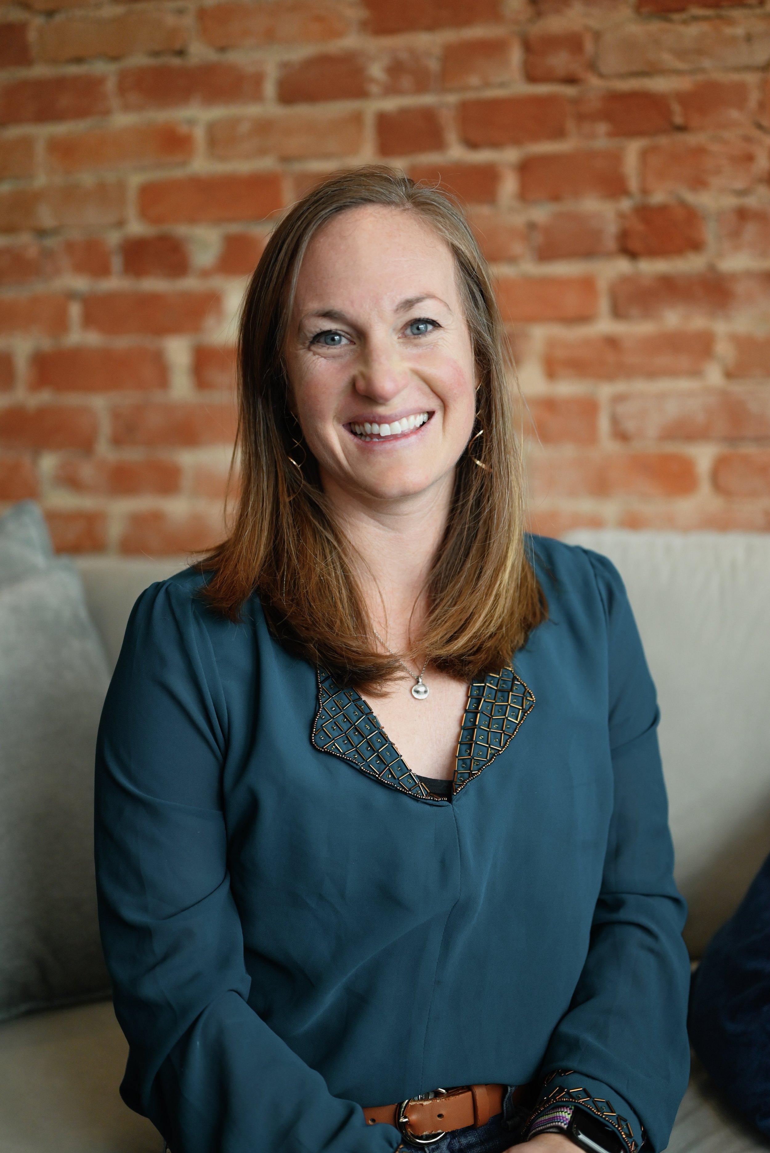 Jillie Johnston, counseling intern at Spring EOP, specializing in therapy for substance use, grief, identity exploration, life transitions, relationships, and meaning-making.