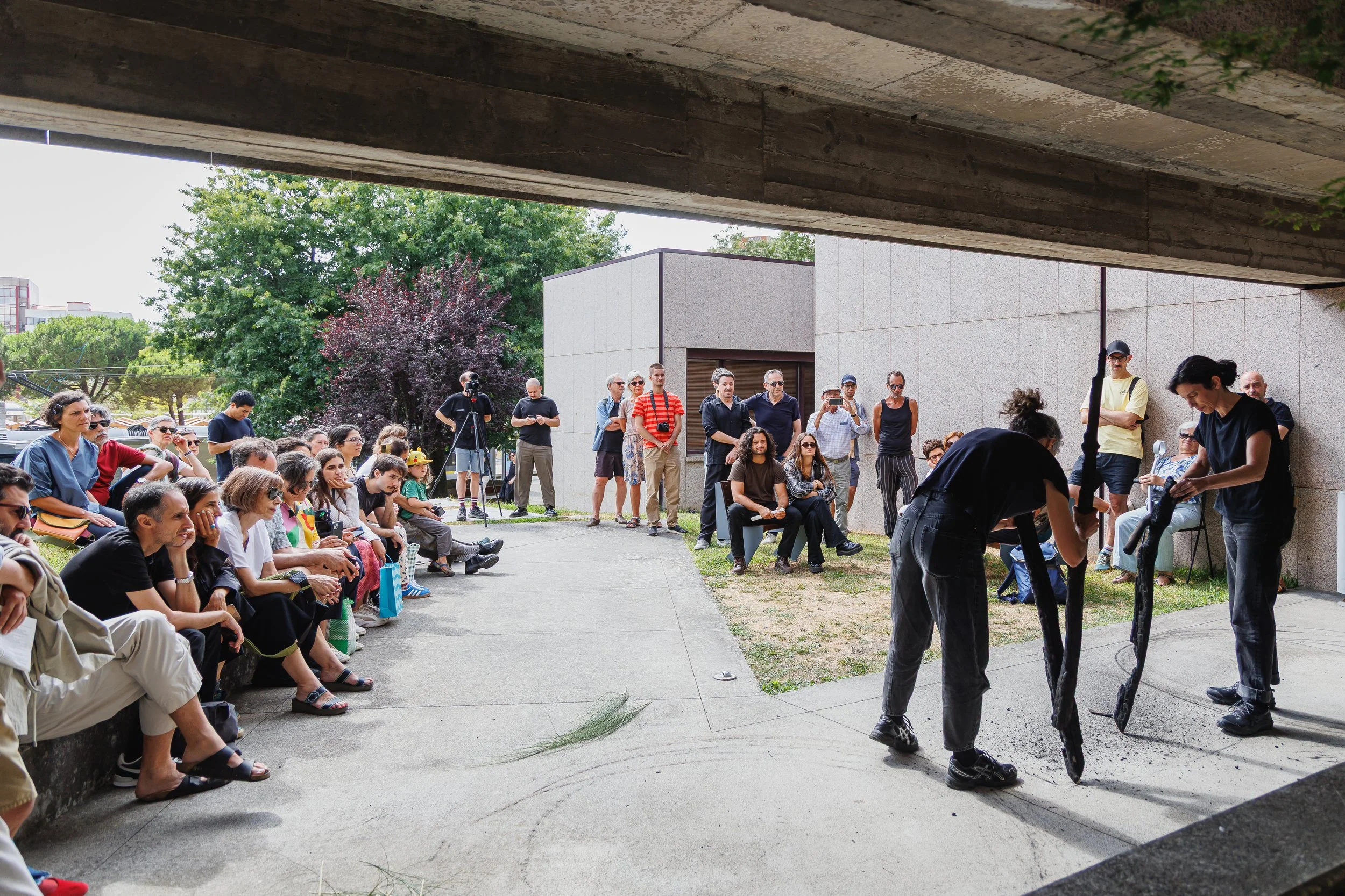 Air, performance, Maia Biennial, photo by Hugo Adelino
