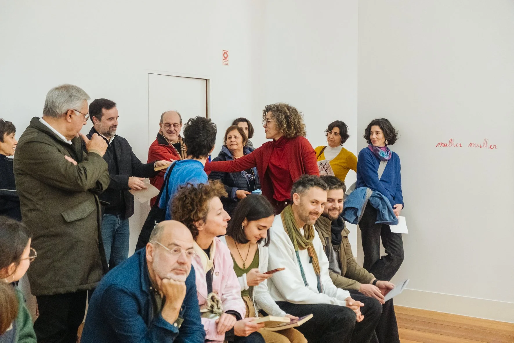 Women, performance, Julio Gallery, Vila do Conde, photo by CMVC