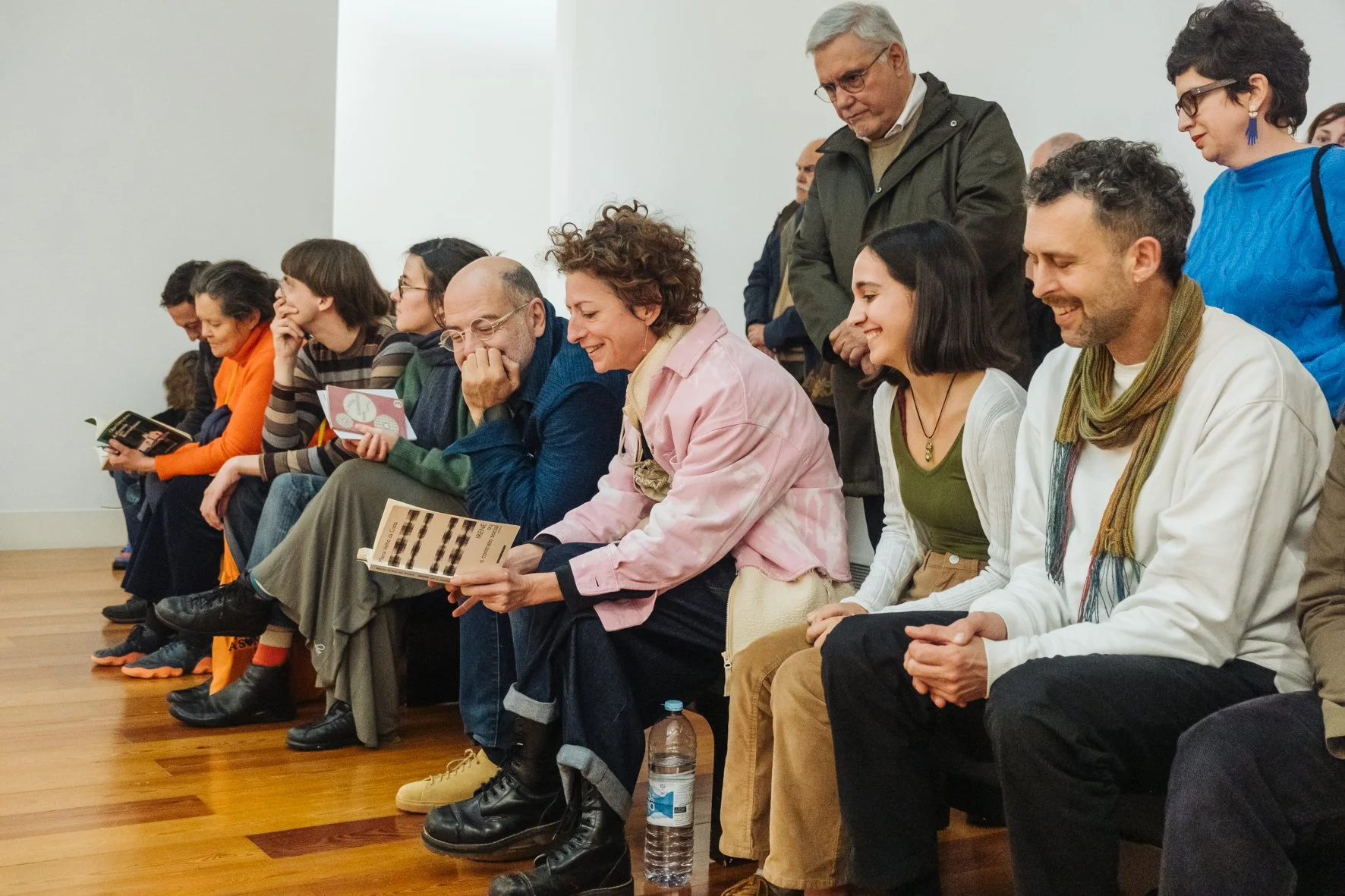 Women, performance, Julio Gallery, Vila do Conde, photo by CMVC