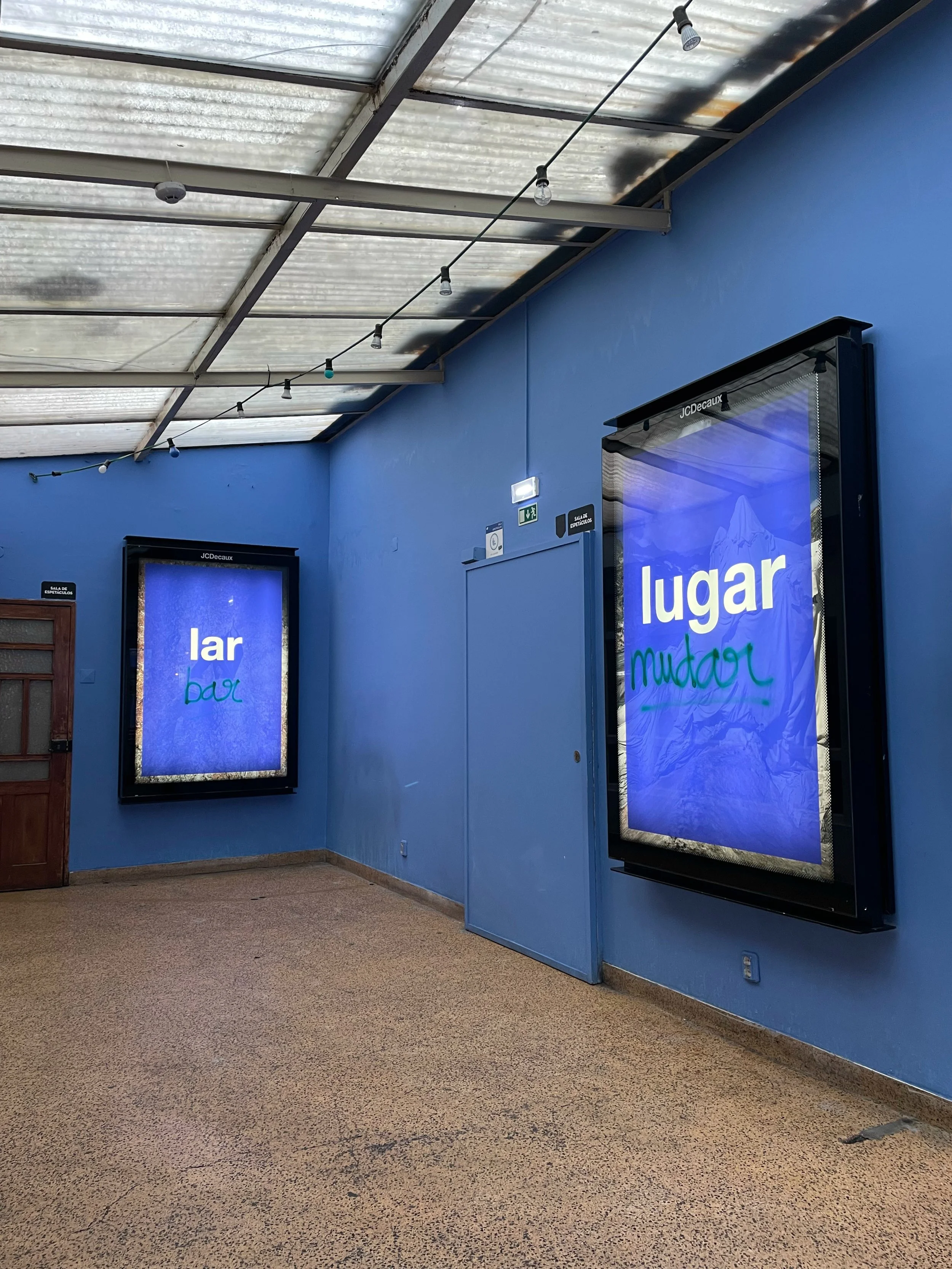 Installation view, Máus Hábitos, Porto