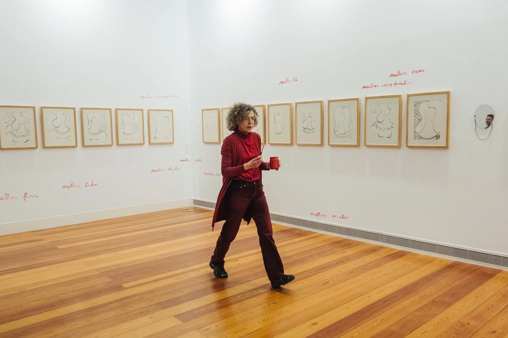 Women, performance, Julio Gallery, Vila do Conde, photo by CMVC