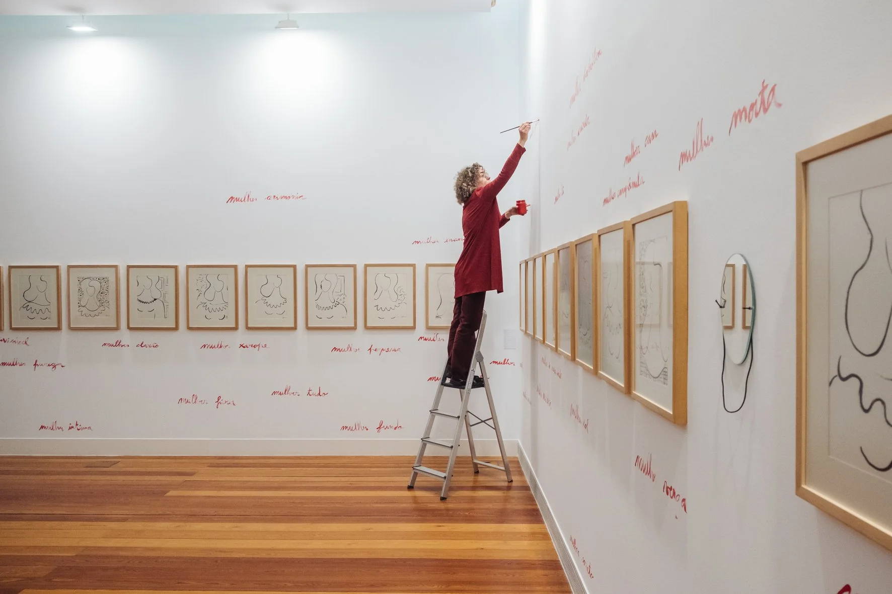 Women, performance, Julio Gallery, Vila do Conde, photo by CMVC