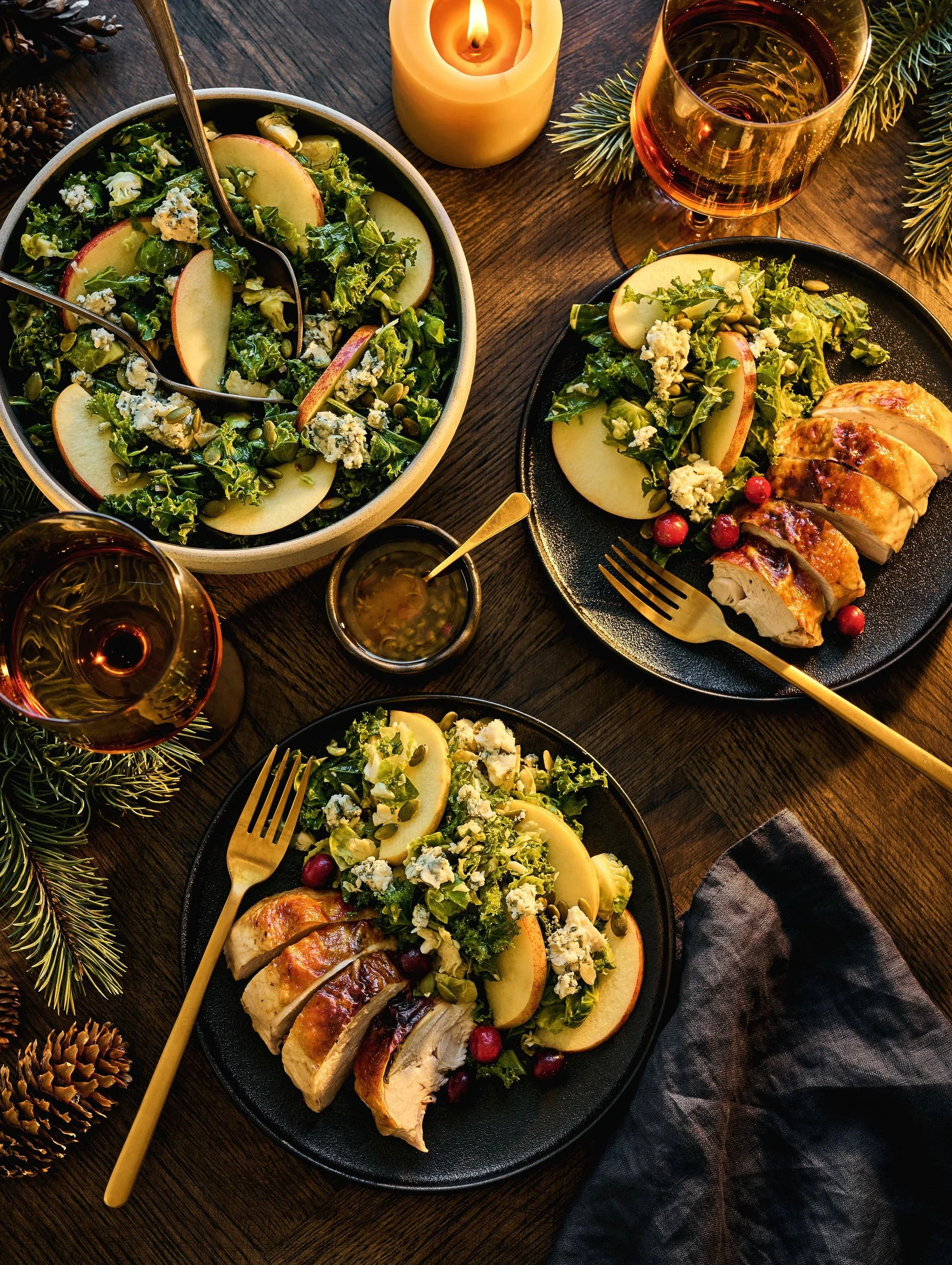Noel_intime_05-Salade_choux_Bruxelles_choux_frisee_pommes_fromagebleu-sRGB-CROP.webp