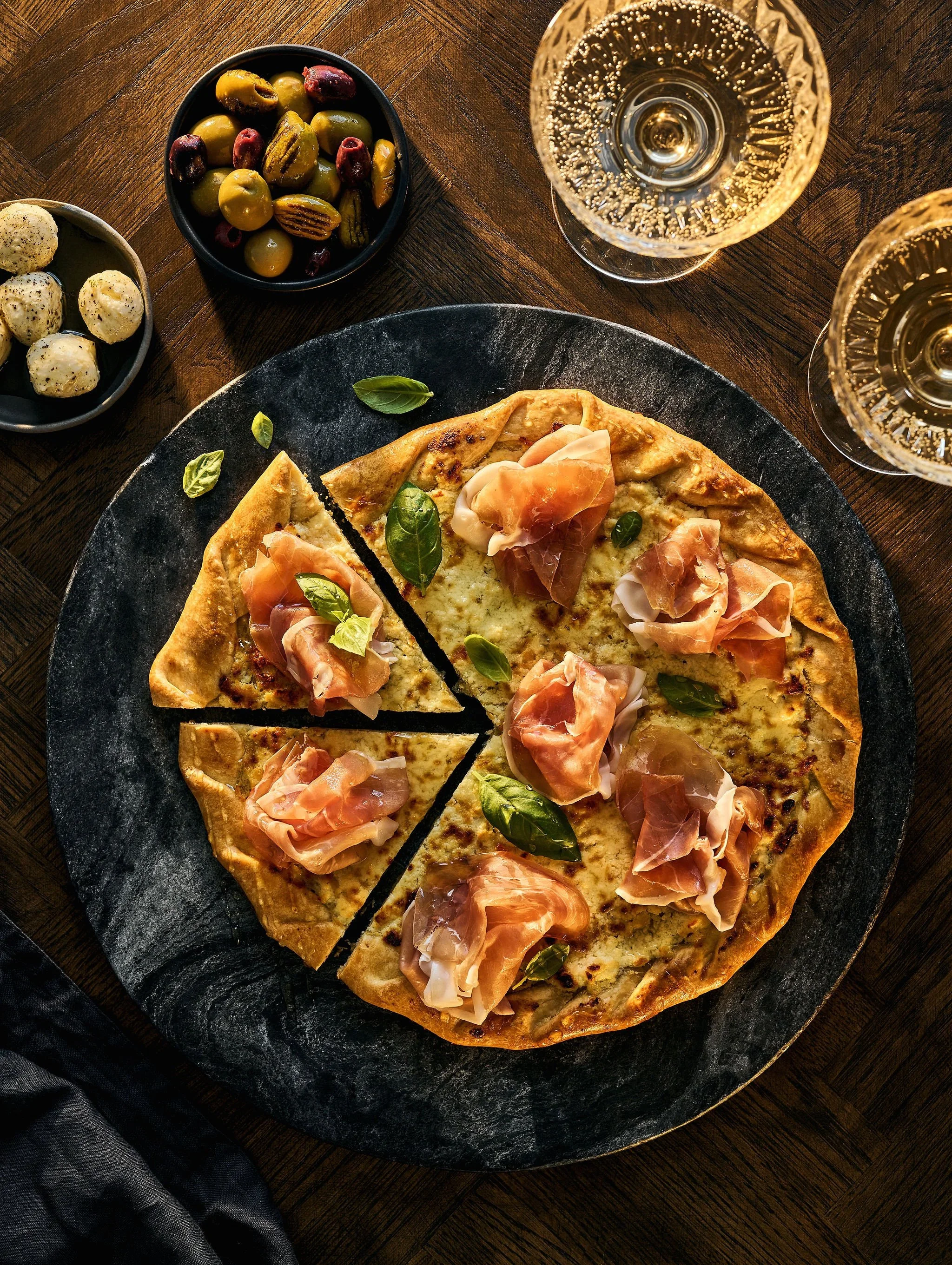 Noel_intime_02-Galette_prosciutto_noix_ricotta_miel-sRGB-CROP.webp