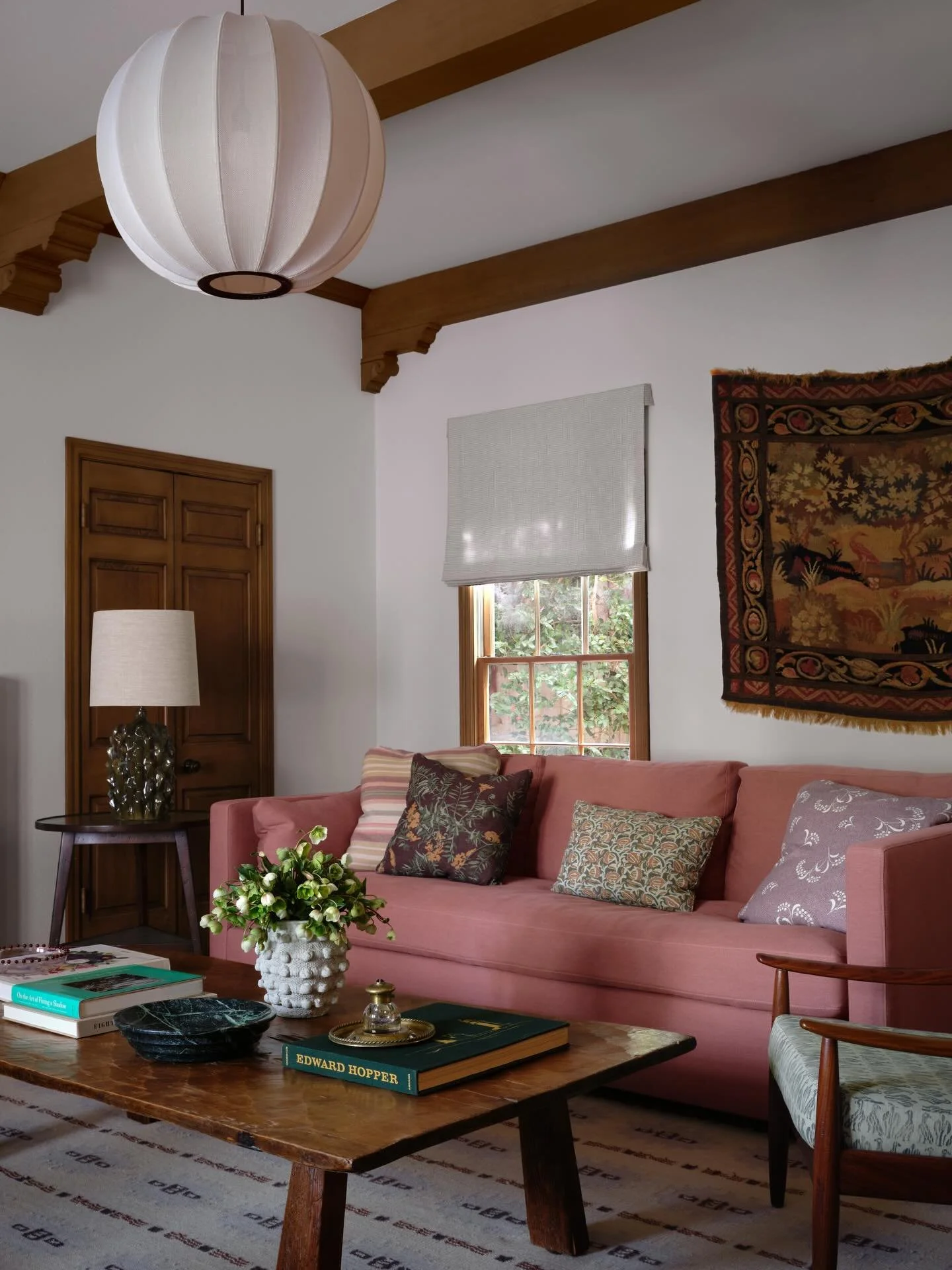 A cozy den in Highland Park. 

Interiors @dafandco 
📸 @lindsay_brown 
✨ @annkwak