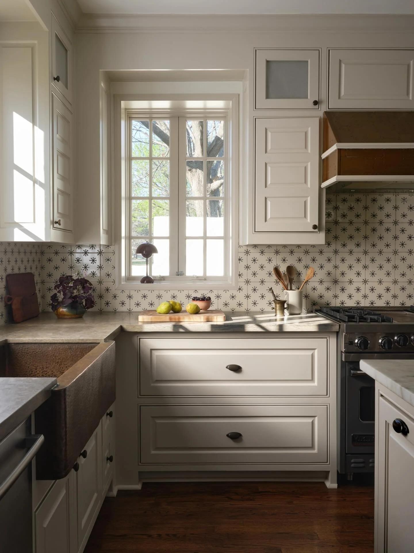 Shout out to all the hard working kitchens this week

Interiors @dafandco 
📸 @lindsay_brown 
✨ @adamfortner