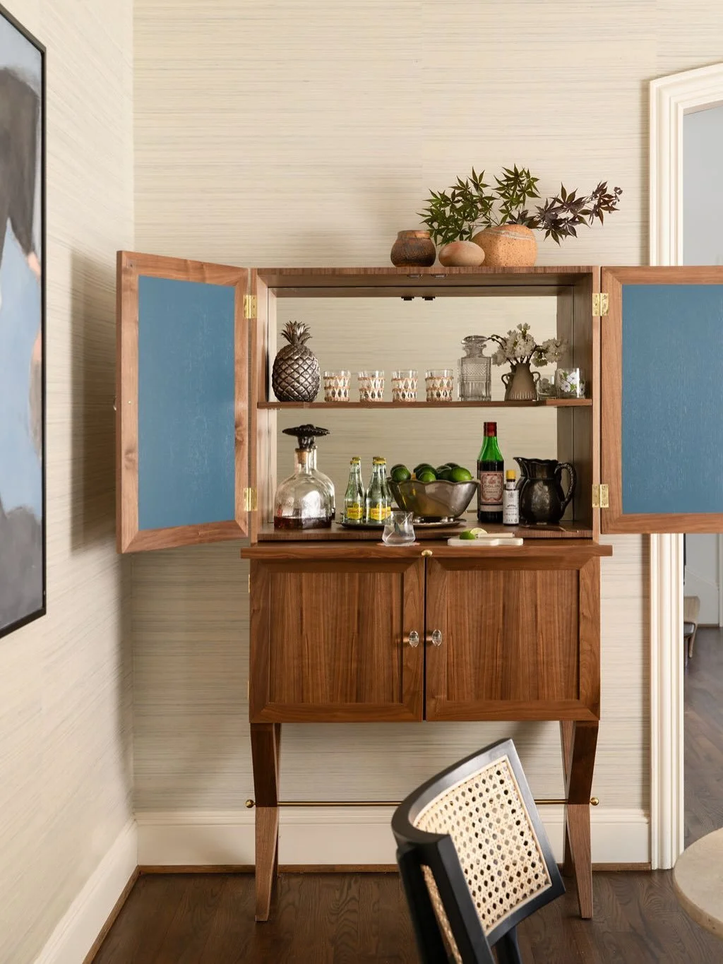 Sometimes a house calls for two bars. Comes in handy on a day like today! Happy New Year folks. See you in 26!

Interiors @dafandco 
📸 @jeff_jones_photo @lindsay_brown 
✨ @annkwak