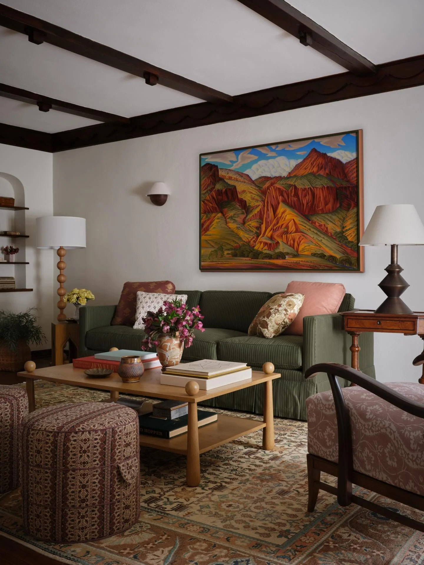 Pattern play in a Highland Park living room

Interiors @dafandco 
📸 @lindsay_brown 
✨ @annkwak