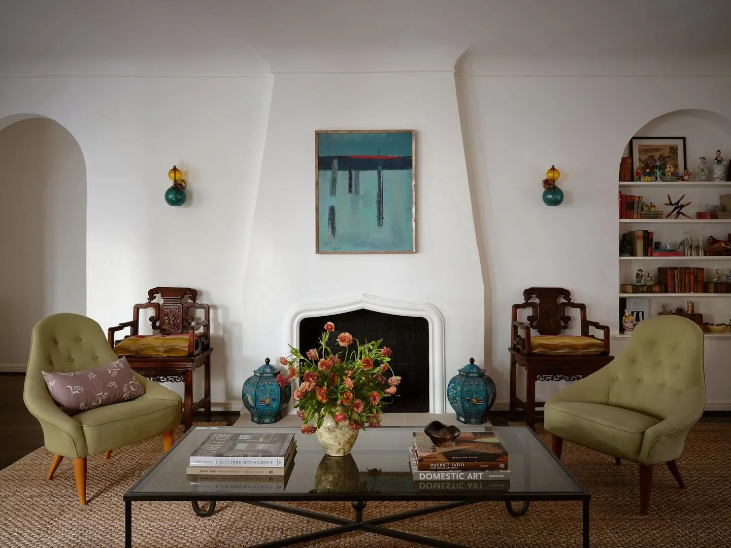 Living room from our @1stdibs feature. Keep swiping for some good before pics. 

Interiors @dafandco 
📸 @lindsay_brown 
✨ @adamfortner