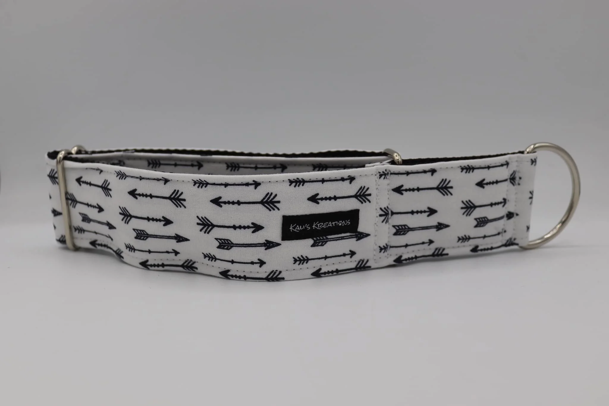 Flight of Arrows Buckle Collar - Medium