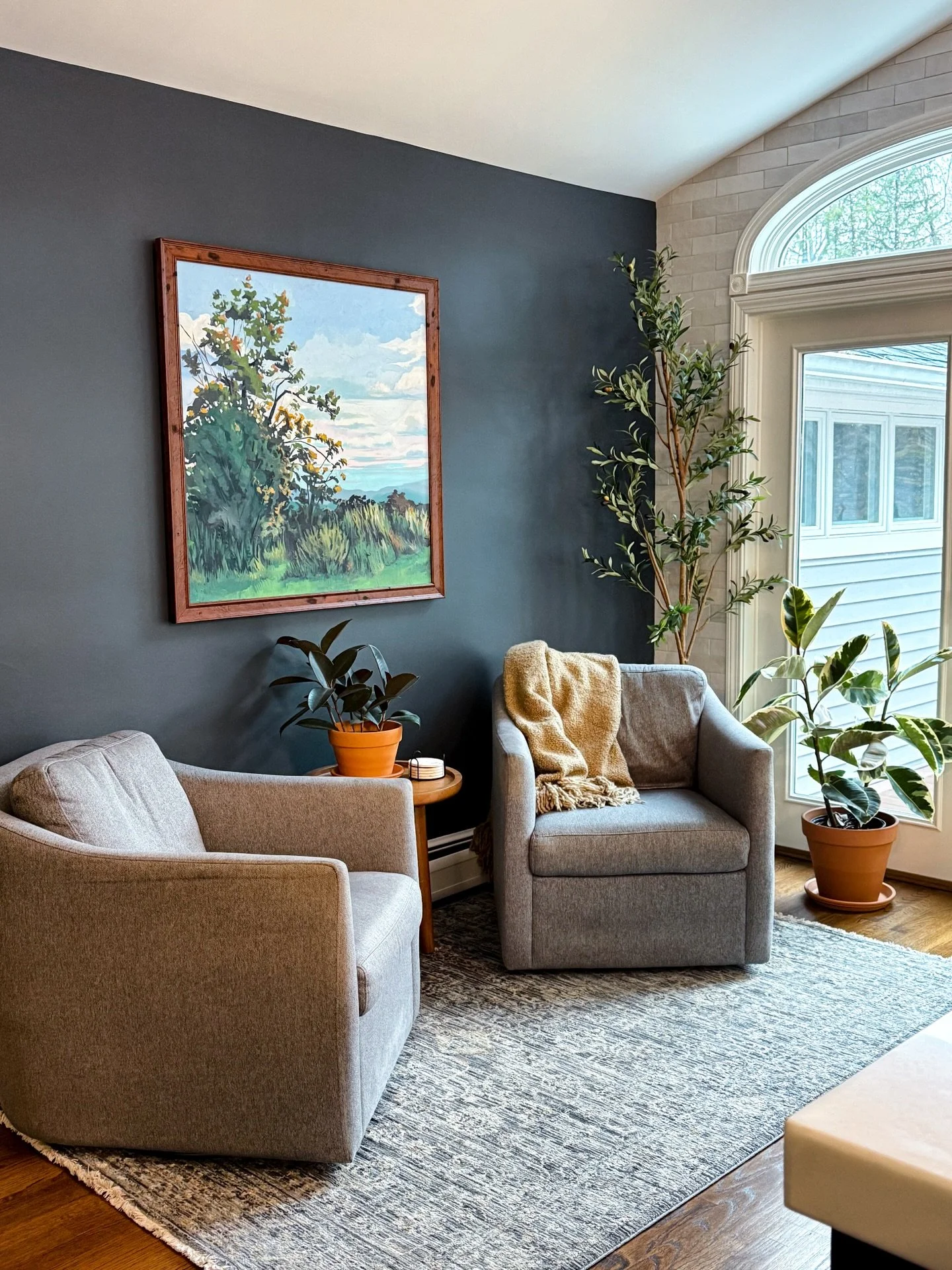 A few simple changes that made all the difference in this cozy corner ✨

&bull; A new, dramatic wall color to set the mood
&bull; A beautiful original oil painting by a local artist, complete with a custom frame
&bull; A textured area rug to ground a