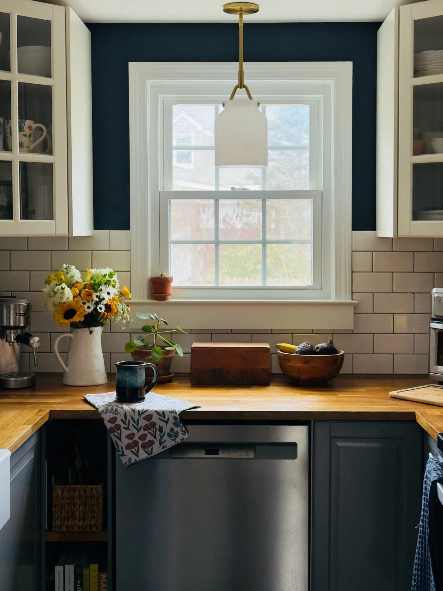 Gloomy winter outside, bright and cozy inside.
Grateful for spaces that catch the light just right. ✨

#cornersofmyhome #thisoldhouse #neilandesignstudio 
#cozykitchen #cozyhomeshots