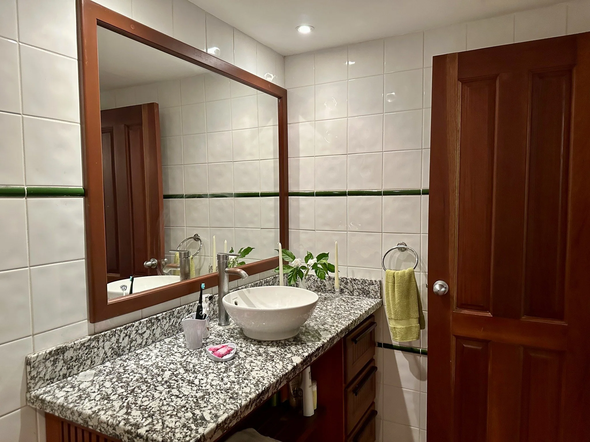 washroom 1.jpg