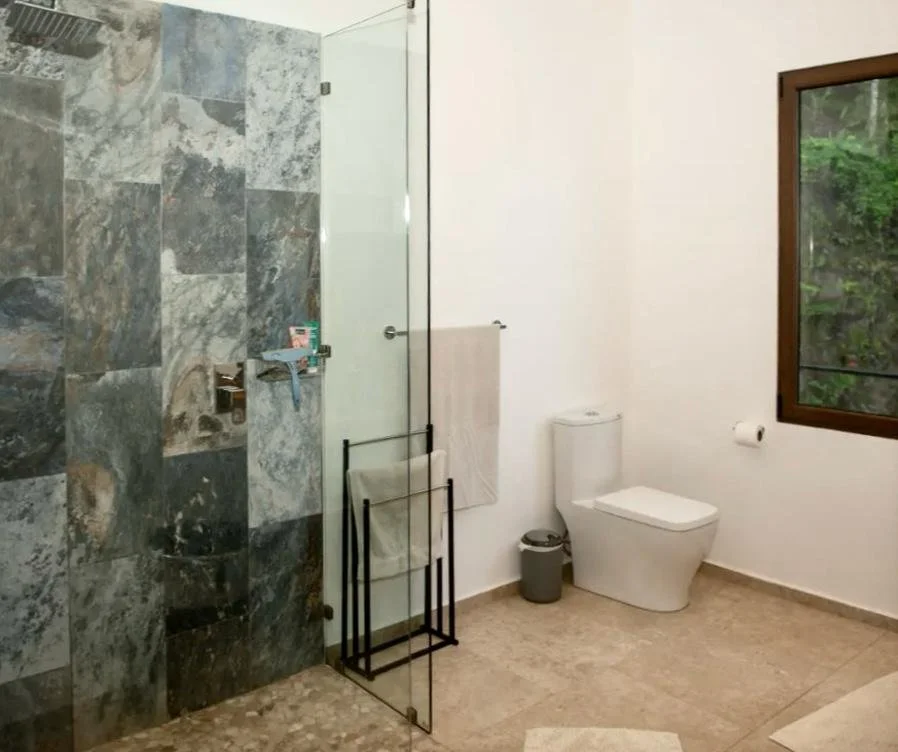 Bodo 1 washroom 2a.jpg