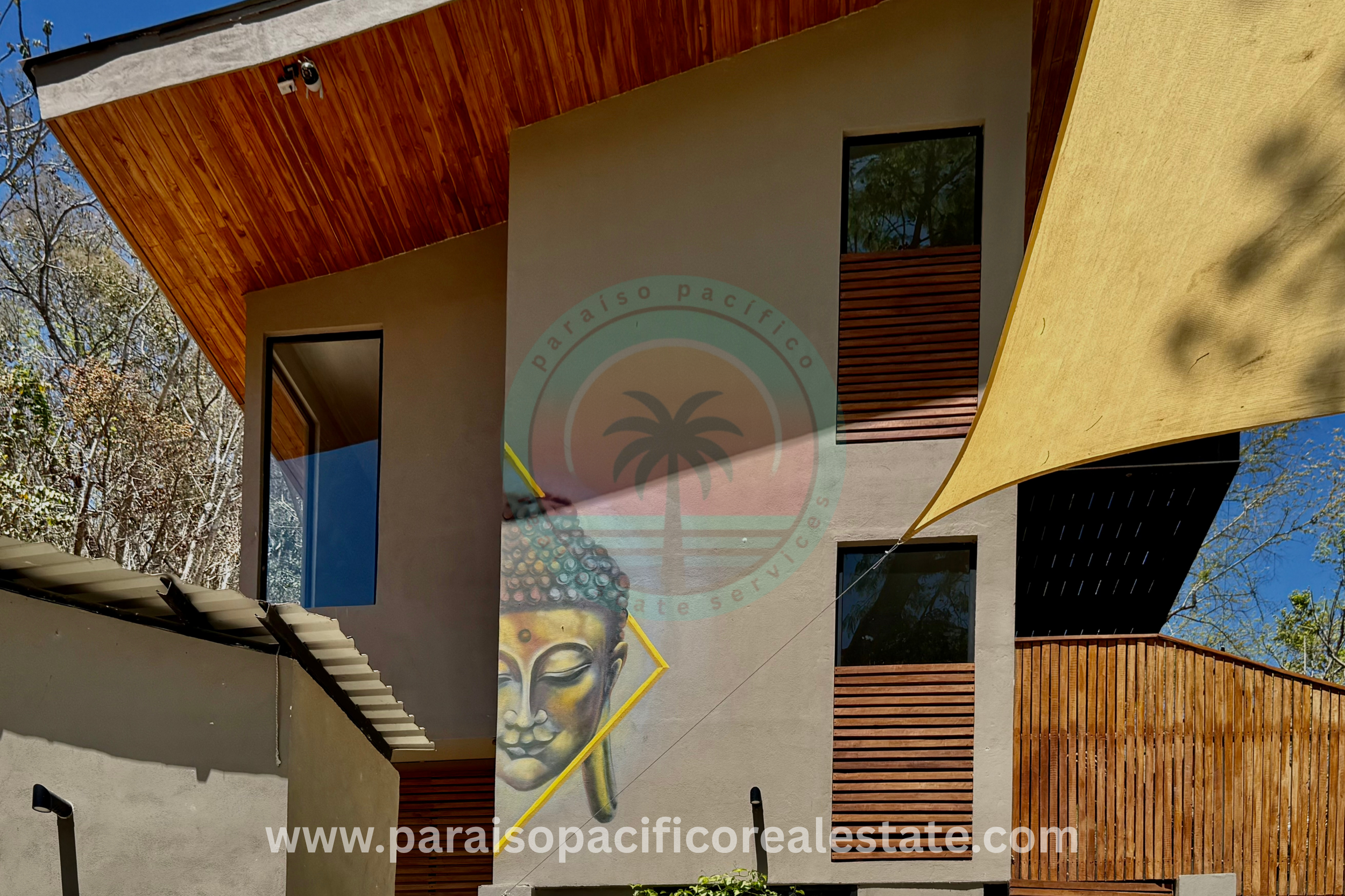 Exterior muralat Buddha House Organos near the beach in Costa Rica