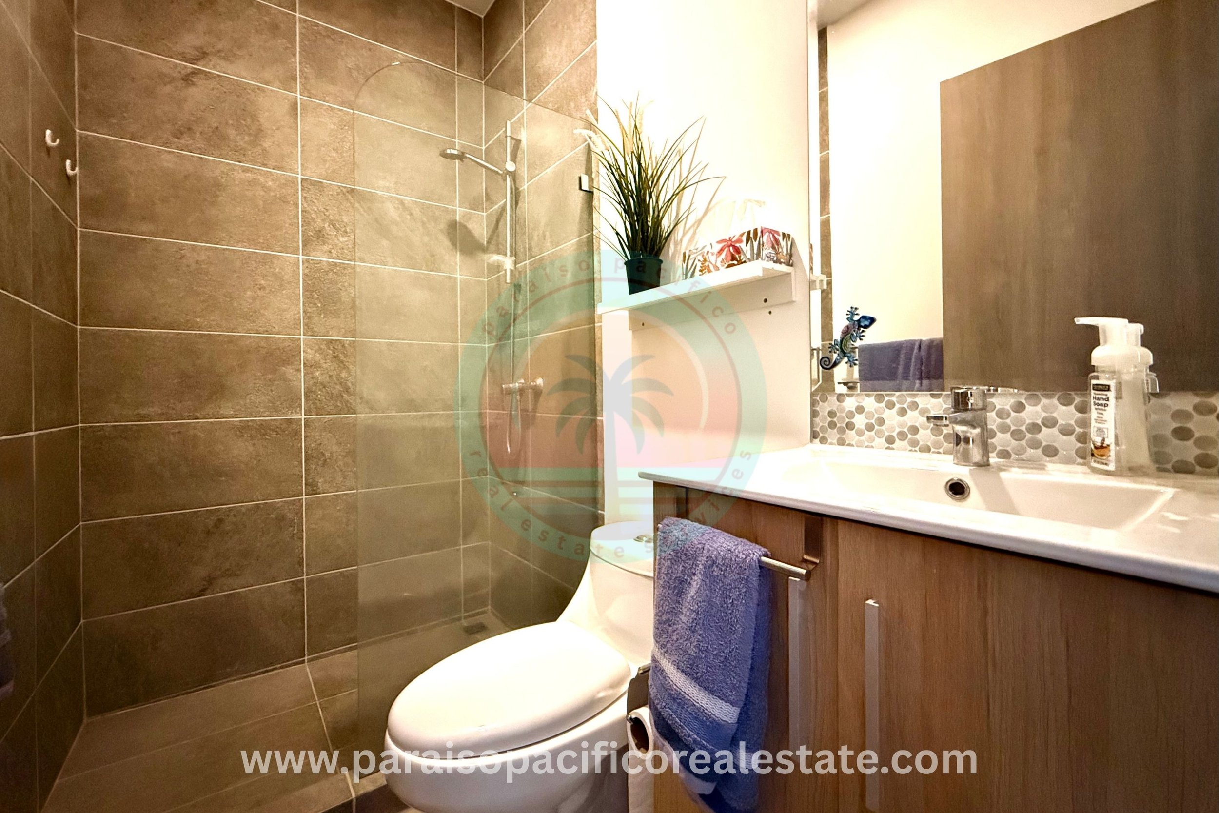 Azul 6 2nd bathroom.jpg