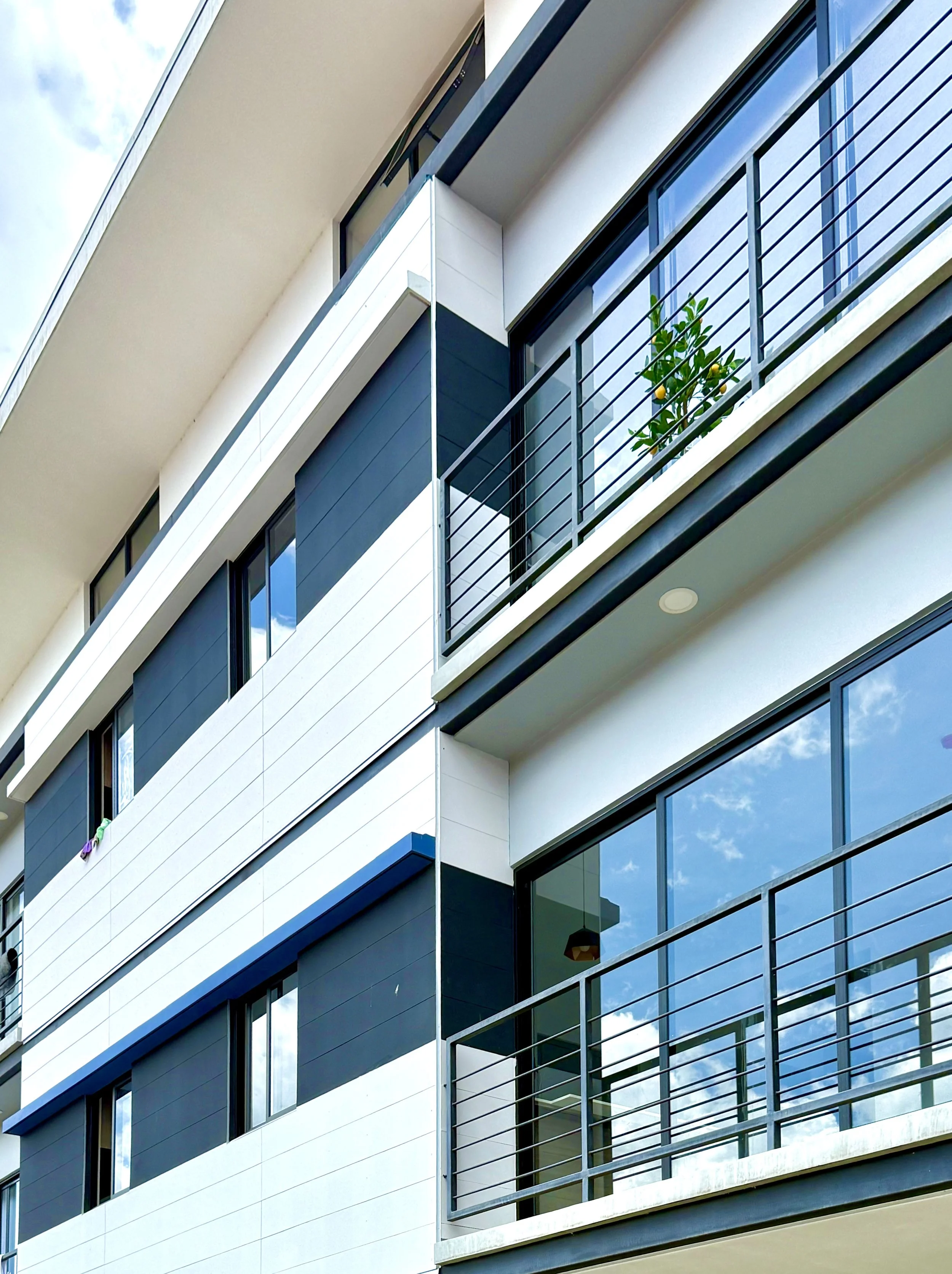 2nd Floor flat with high ceilings