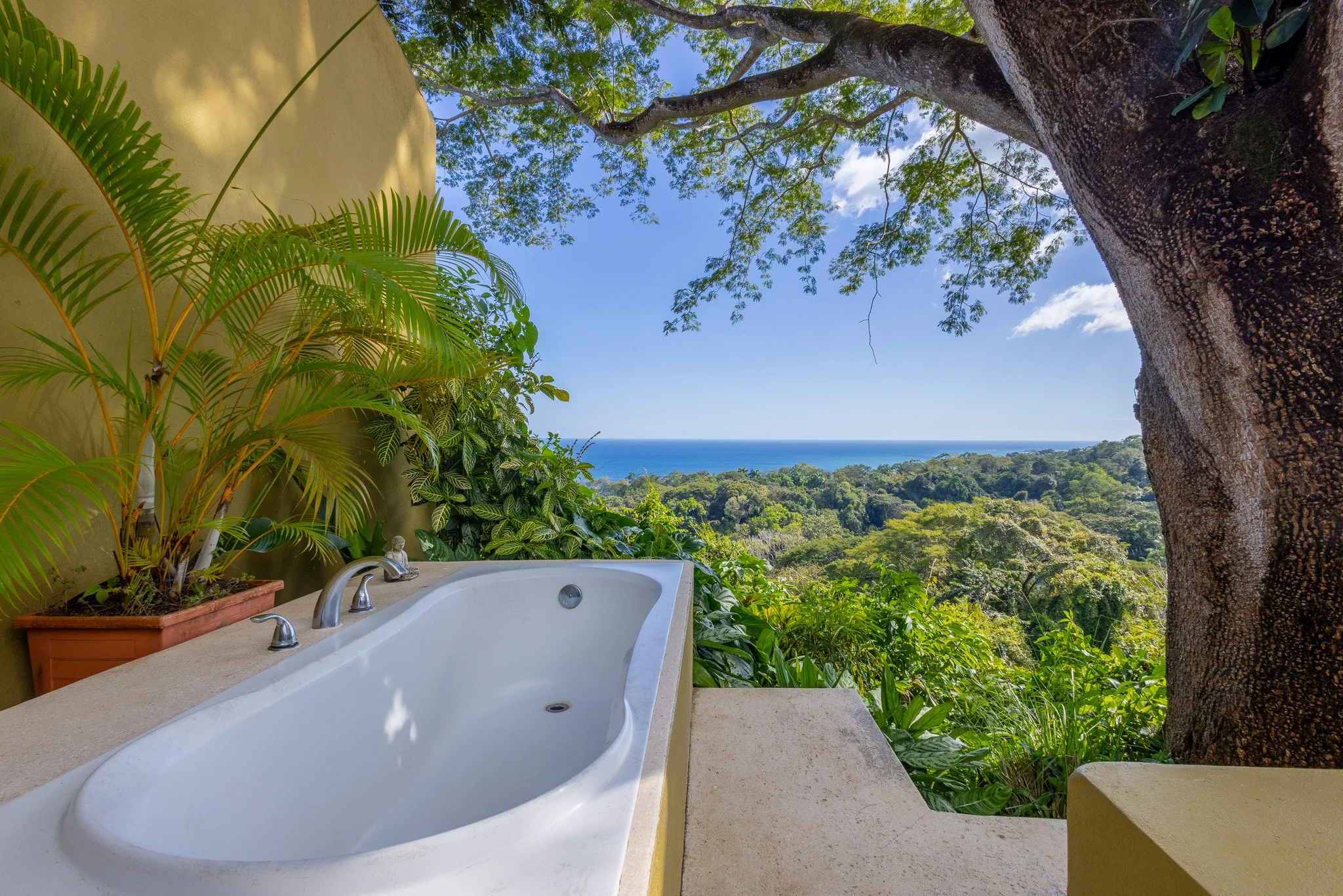 Oceanview Estate Montezuma Tub.jpg