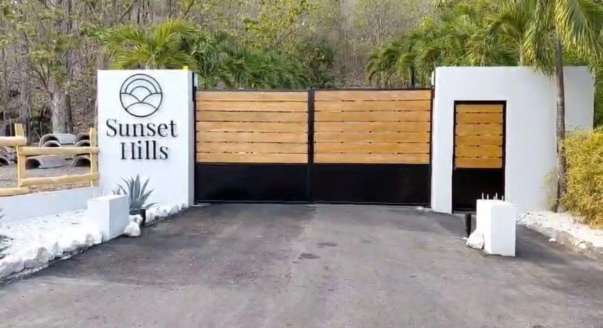 Sunset Hills - front gate.jpg