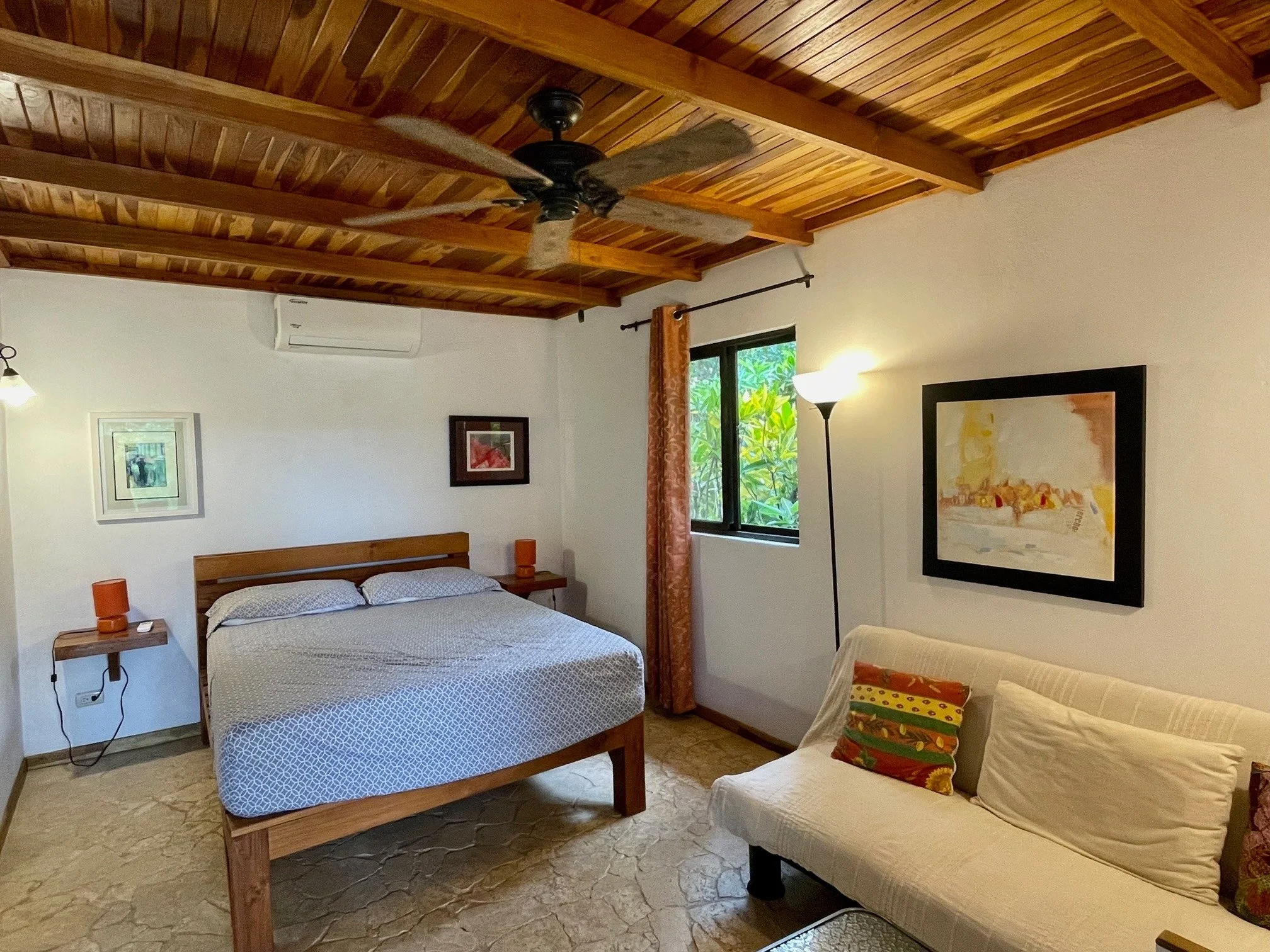 bedroom2.jpg