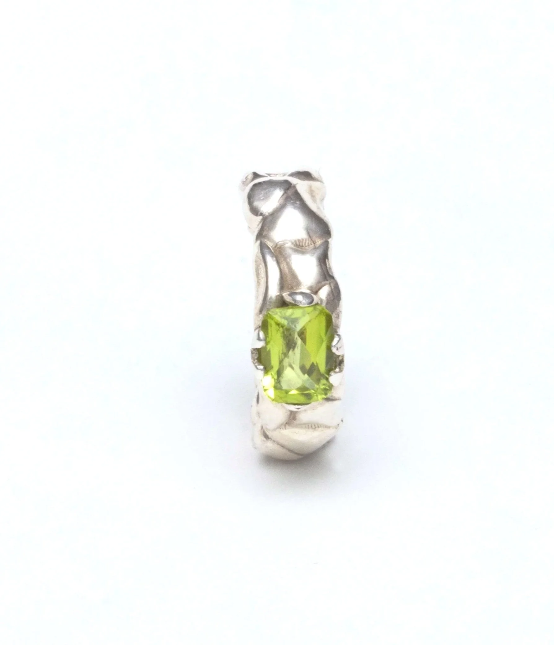 Peridot_Earcuff_1.jpg