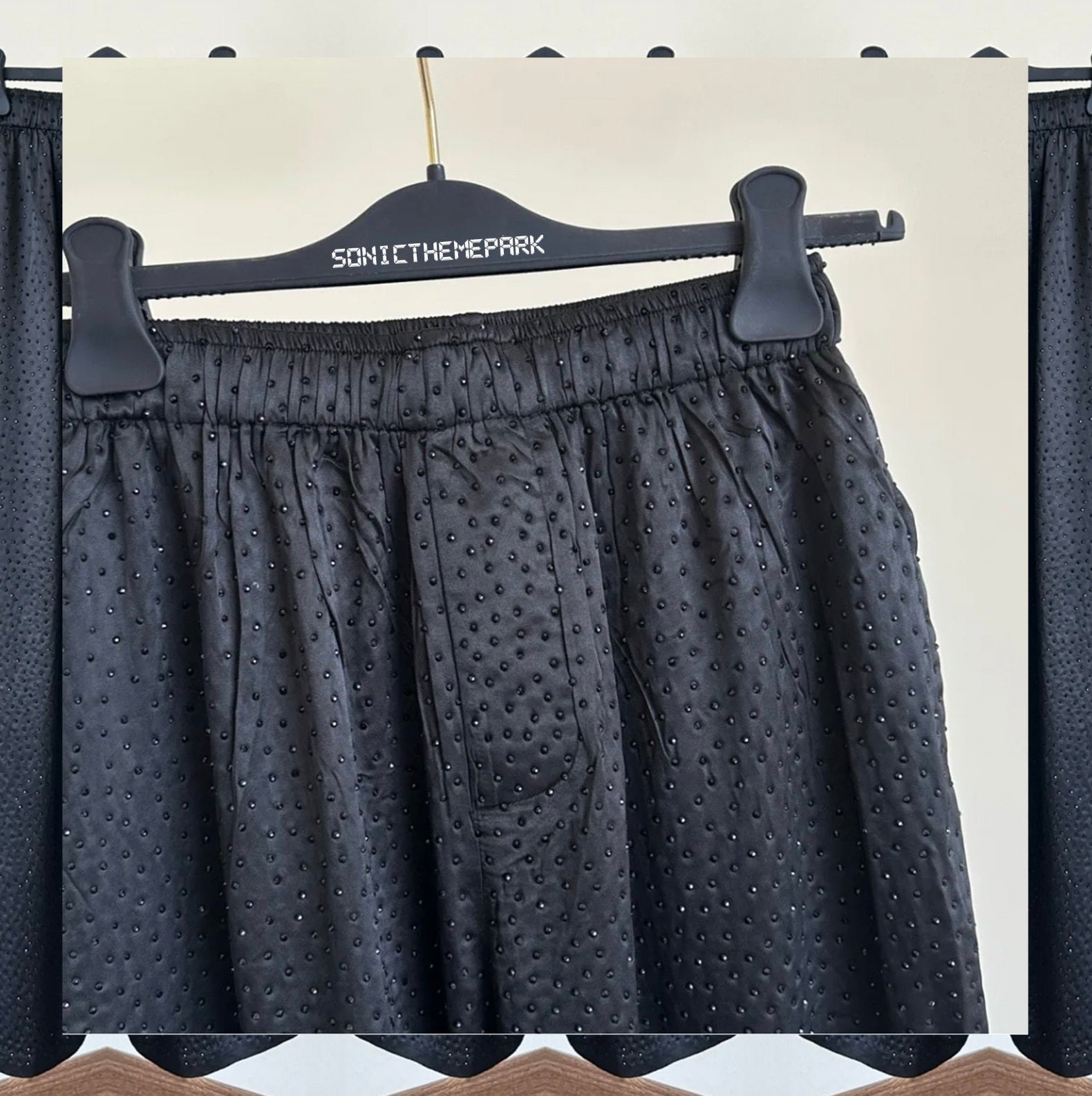 https://i.etsystatic.com/44222491/r/il/01c2d0/5895353692/il_fullxfull.5895353692_i80h.jpg