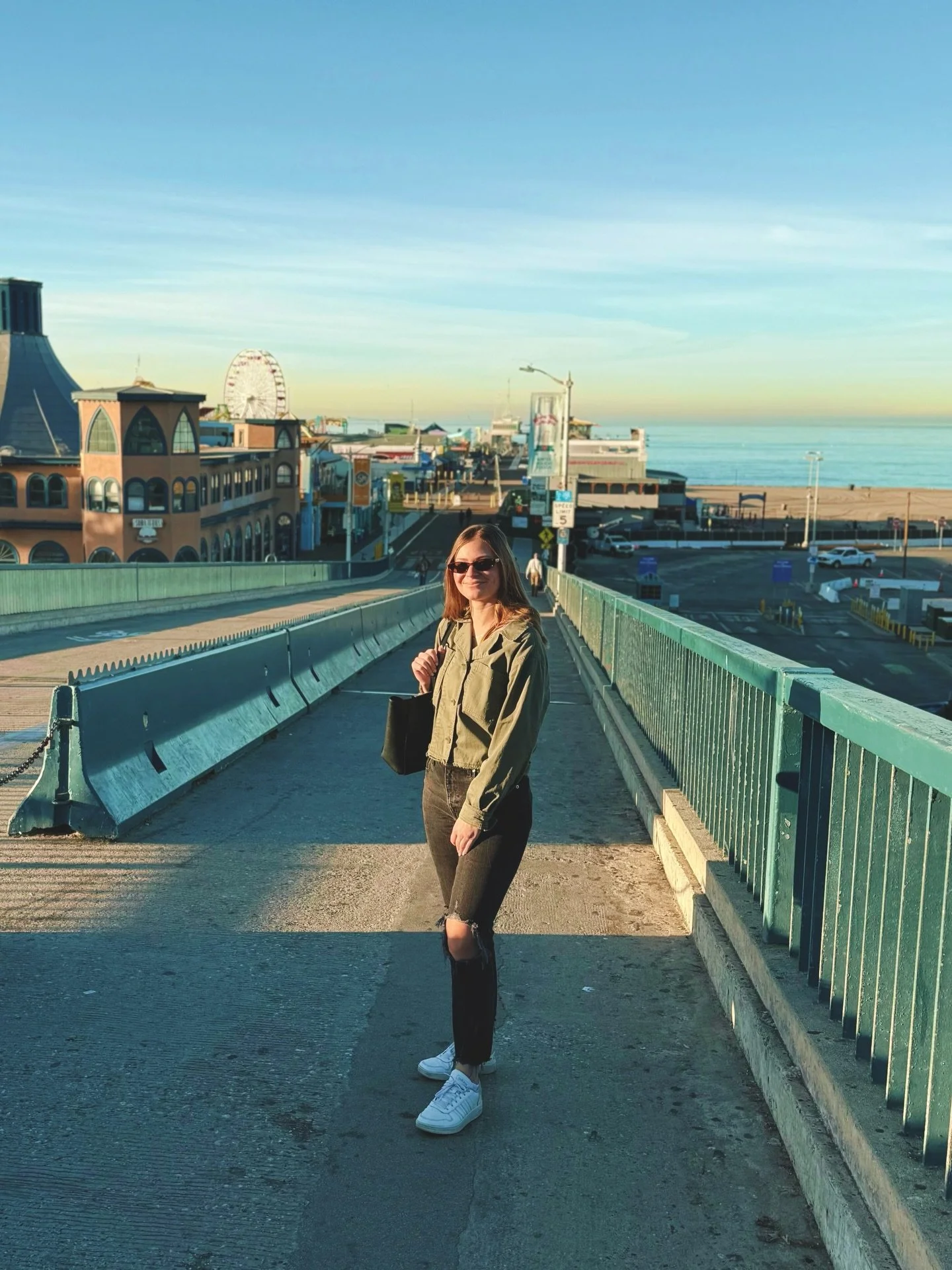 One morning in Santa Monica 🎡

#CatchingEconomy #PersonalTravelBlog #TravelAndGrowth #StoriesFromTheRoad #CreativeJourneyBlog