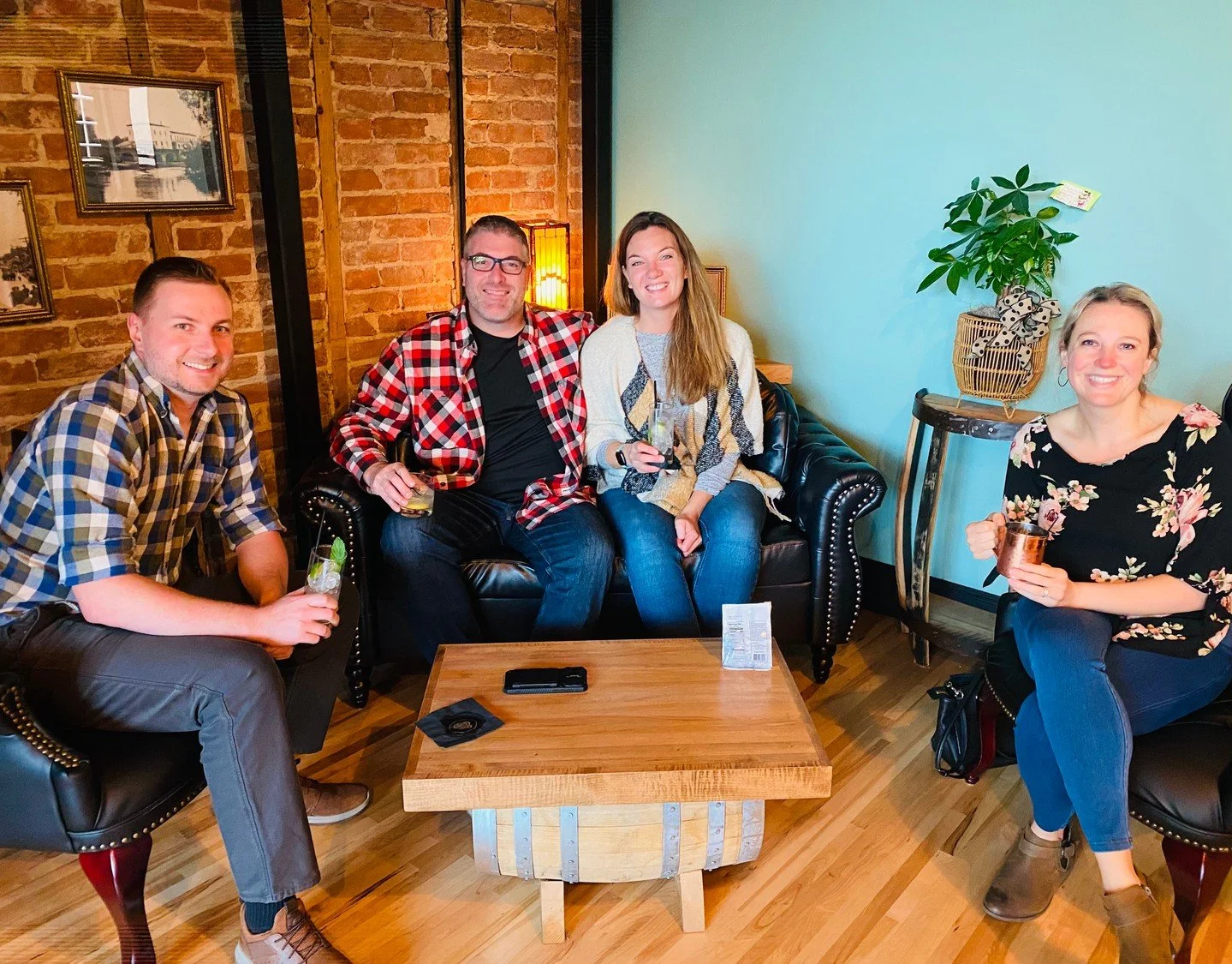 Drinks taste better when shared with friends. Thanks for spending your Friday evening with us!! 🥃⁠
⁠
#waupacawi #distillery #craftcocktails #wisconsin #distillery