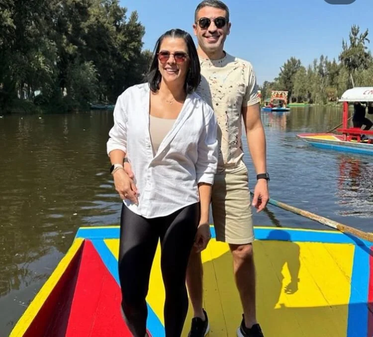 Mesa rústica no casamento de um cliente de Laurie.