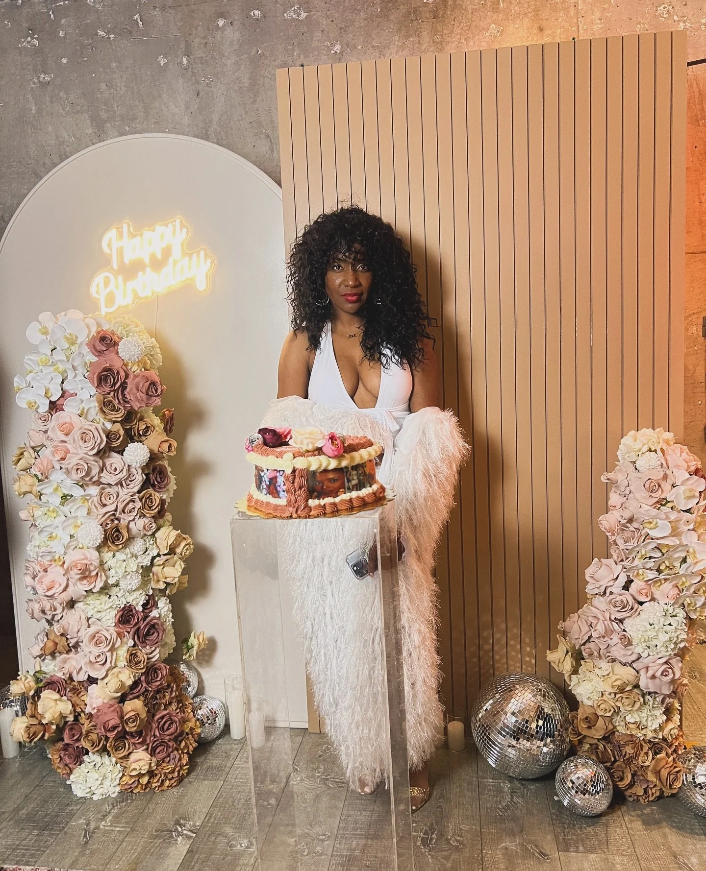 When you just know you are THAT girl 💕

Backdrop: @tru.events.rentals