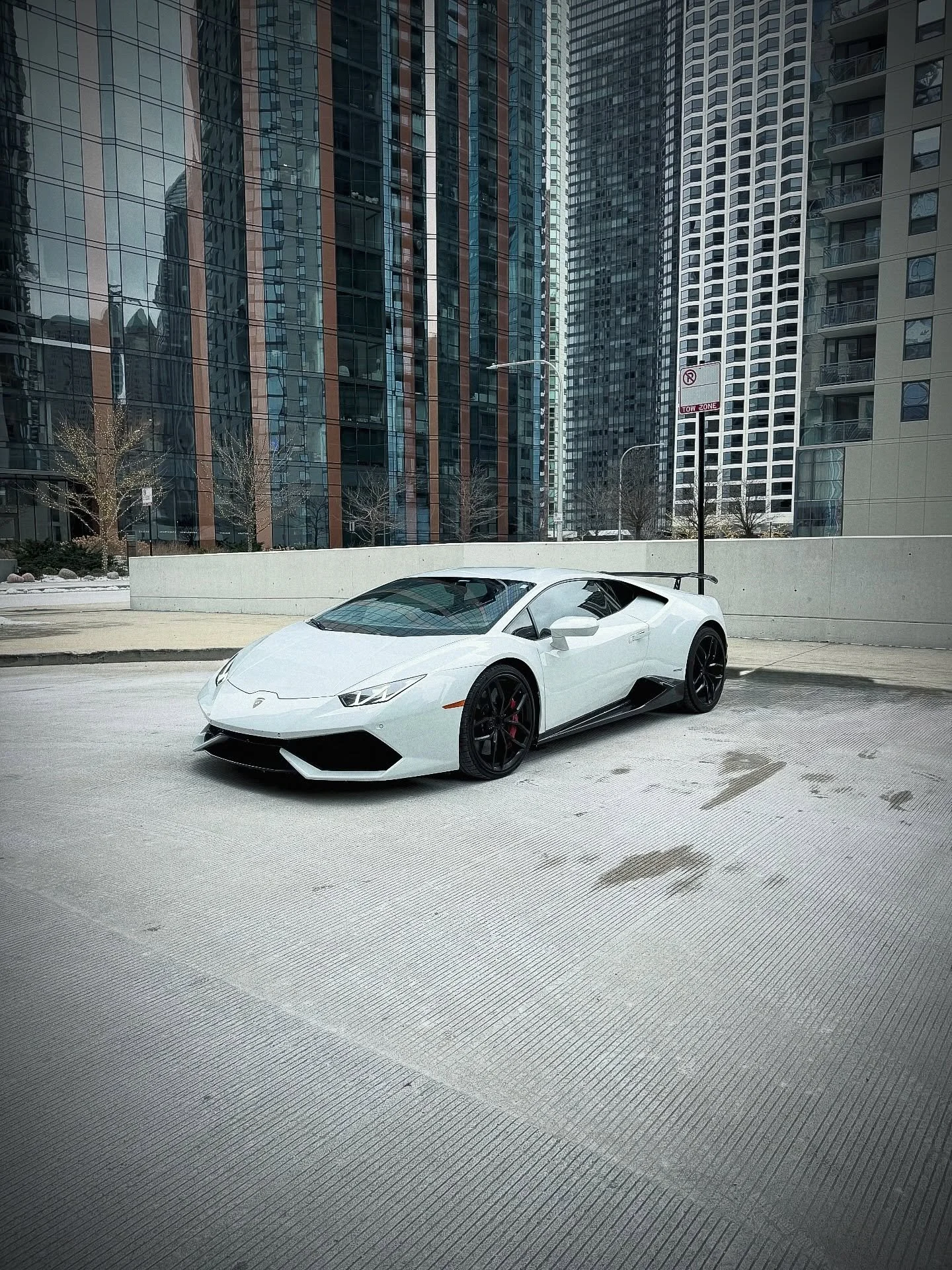 A Timeless Masterpiece - The Lamborghini Huracan LP 610-4

Available for rentals in Chicago and the surrounding suburbs❕

Hit us up for all your luxury and exotic car rental needs📲