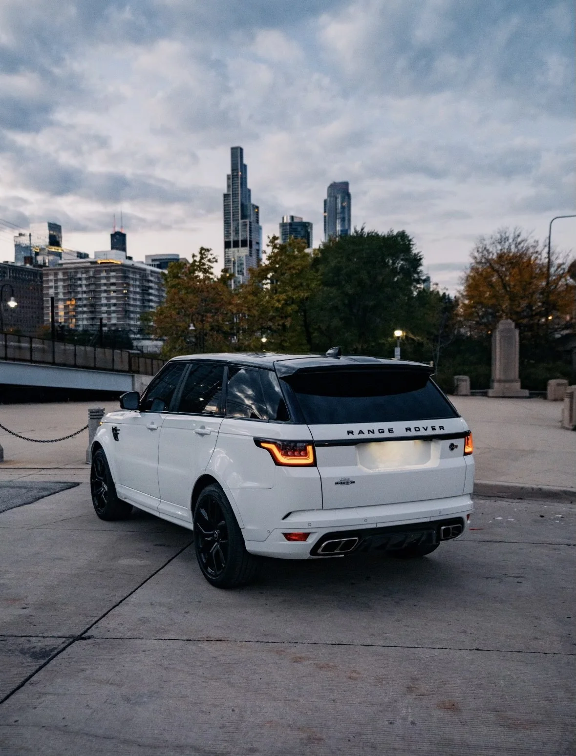 Range Rover SVR Rental Chicago - Axel Luxury Fleet